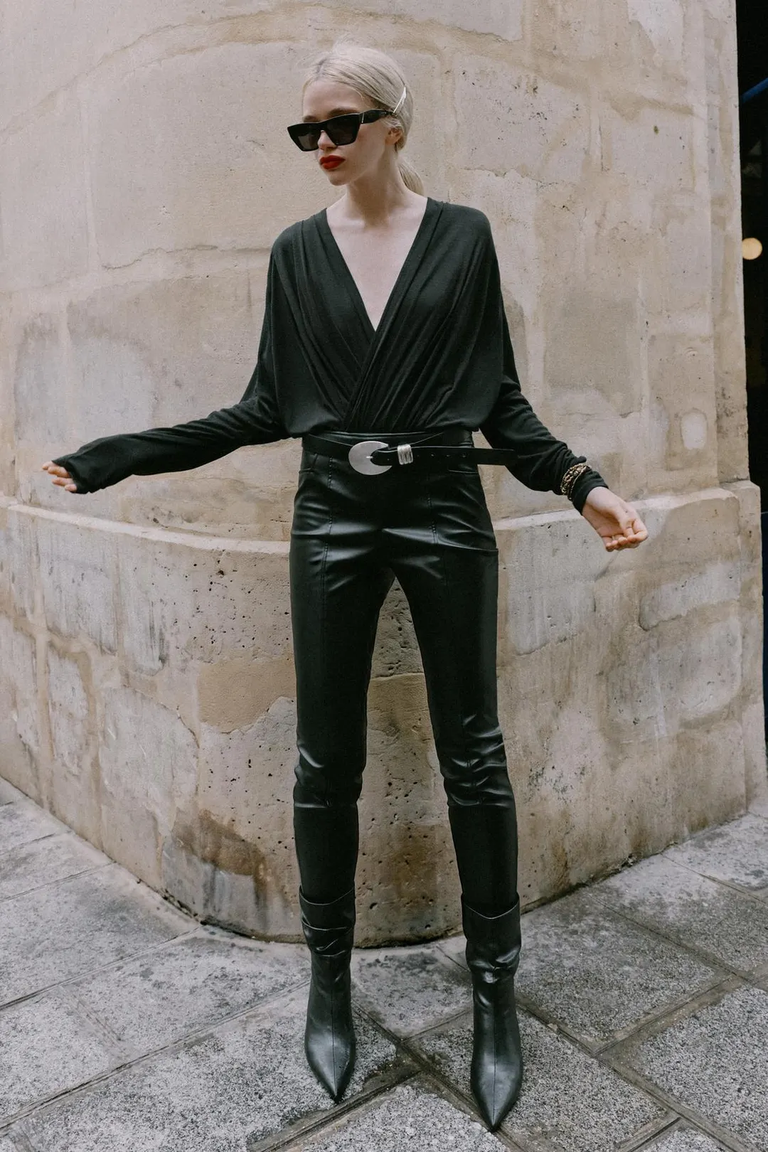 Брюки под кожу с молниями внизу, Zara