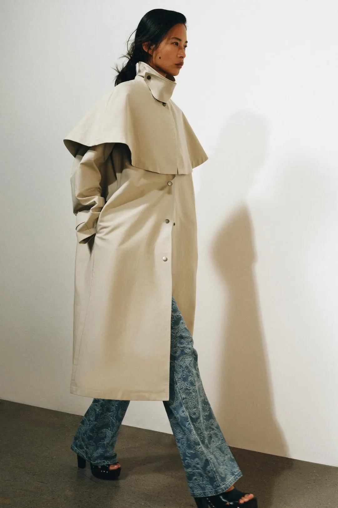 Тренч с накидкой ZW Collection, Zara