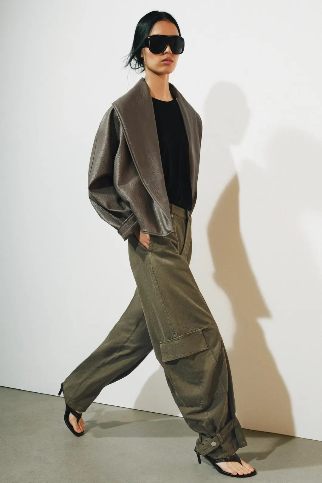 Брюки карго силуэта barrel ZW Collection, Zara
