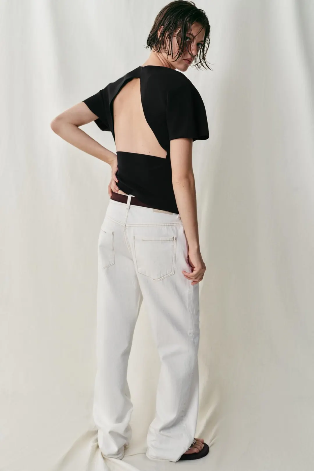 Топ с короткими рукавами и вырезами, Zara