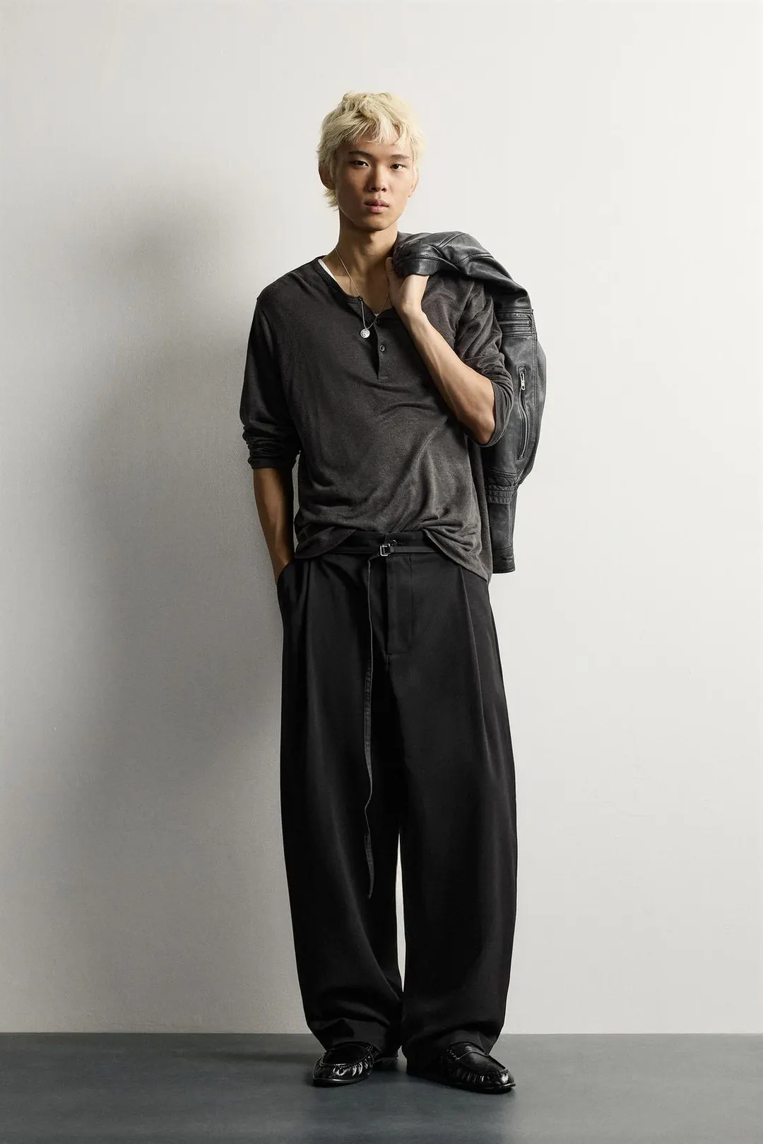 Брюки фасона баллон с поясом со складками, Zara