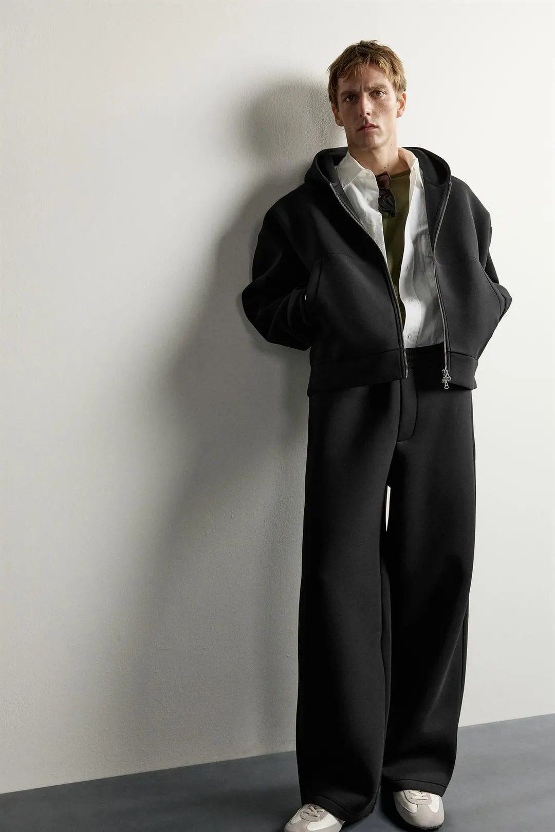 Толстовка из технологичной ткани с капюшоном и молнией, Zara