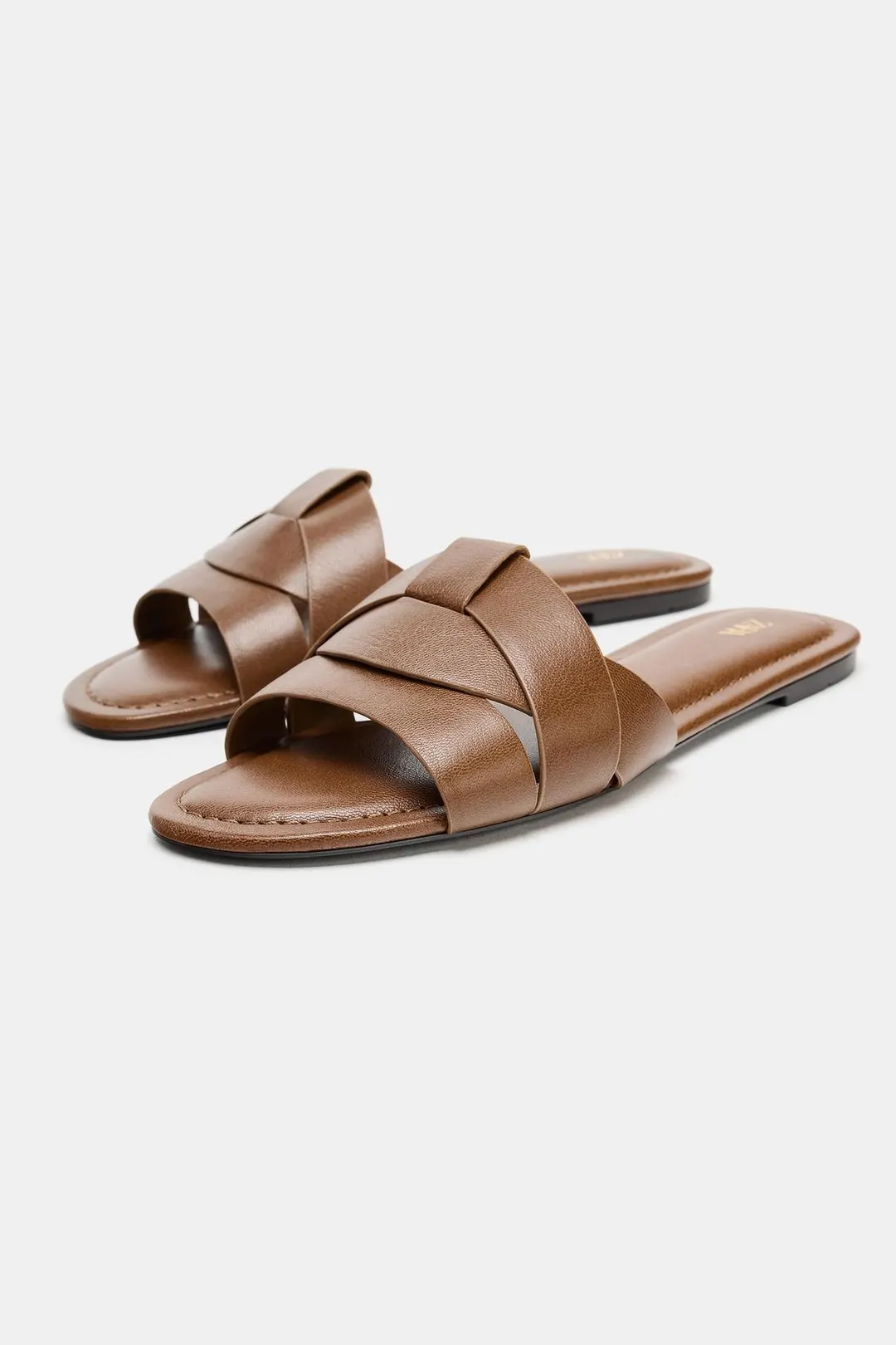 Плоские сандалии из кожи с перекрестными ремешками, Zara