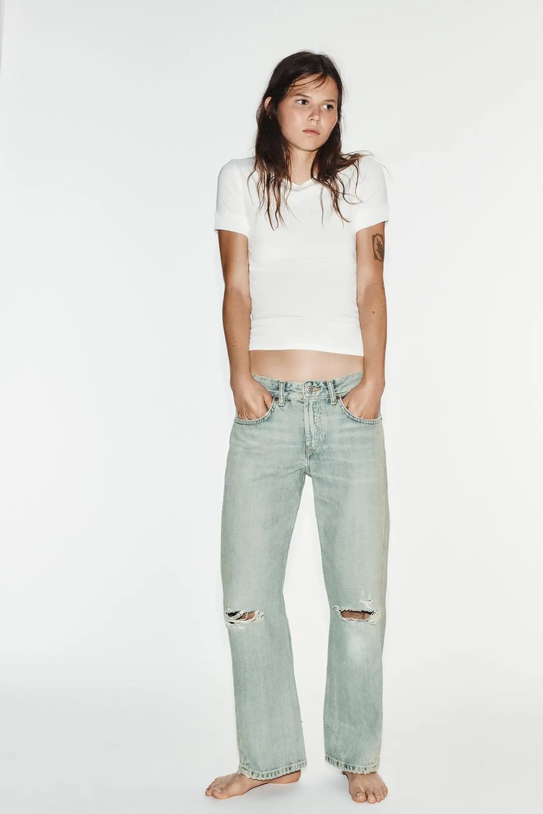 Укороченные рваные джинсы со средней посадкой и смещенным кроем TRF, Zara