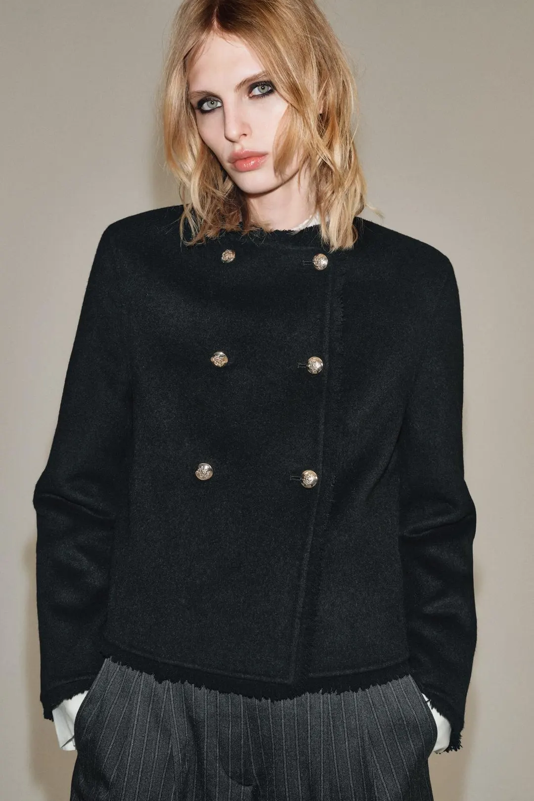 Укороченная куртка из смесовой шерсти на пуговицах ZW Collection, Zara