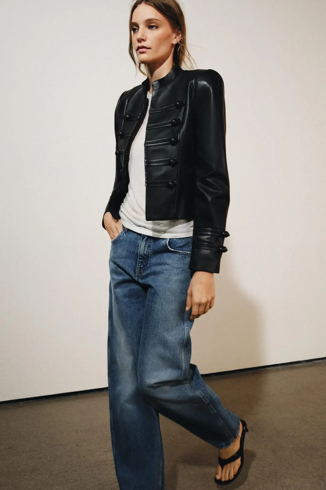 Кожаная куртка с застежками-клевантами ZW Collection, Zara
