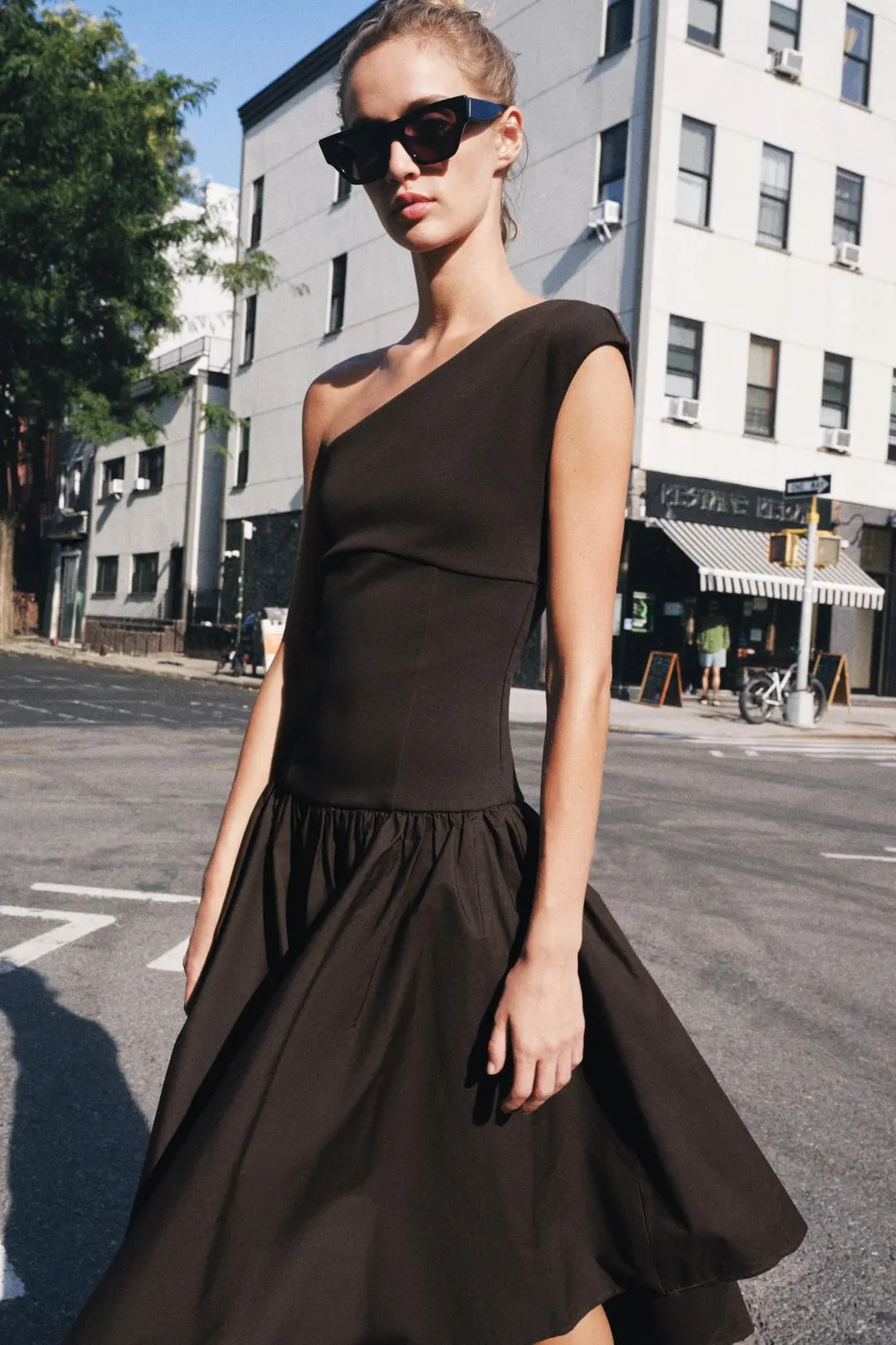 Асимметричное платье с контрастной отделкой, Zara