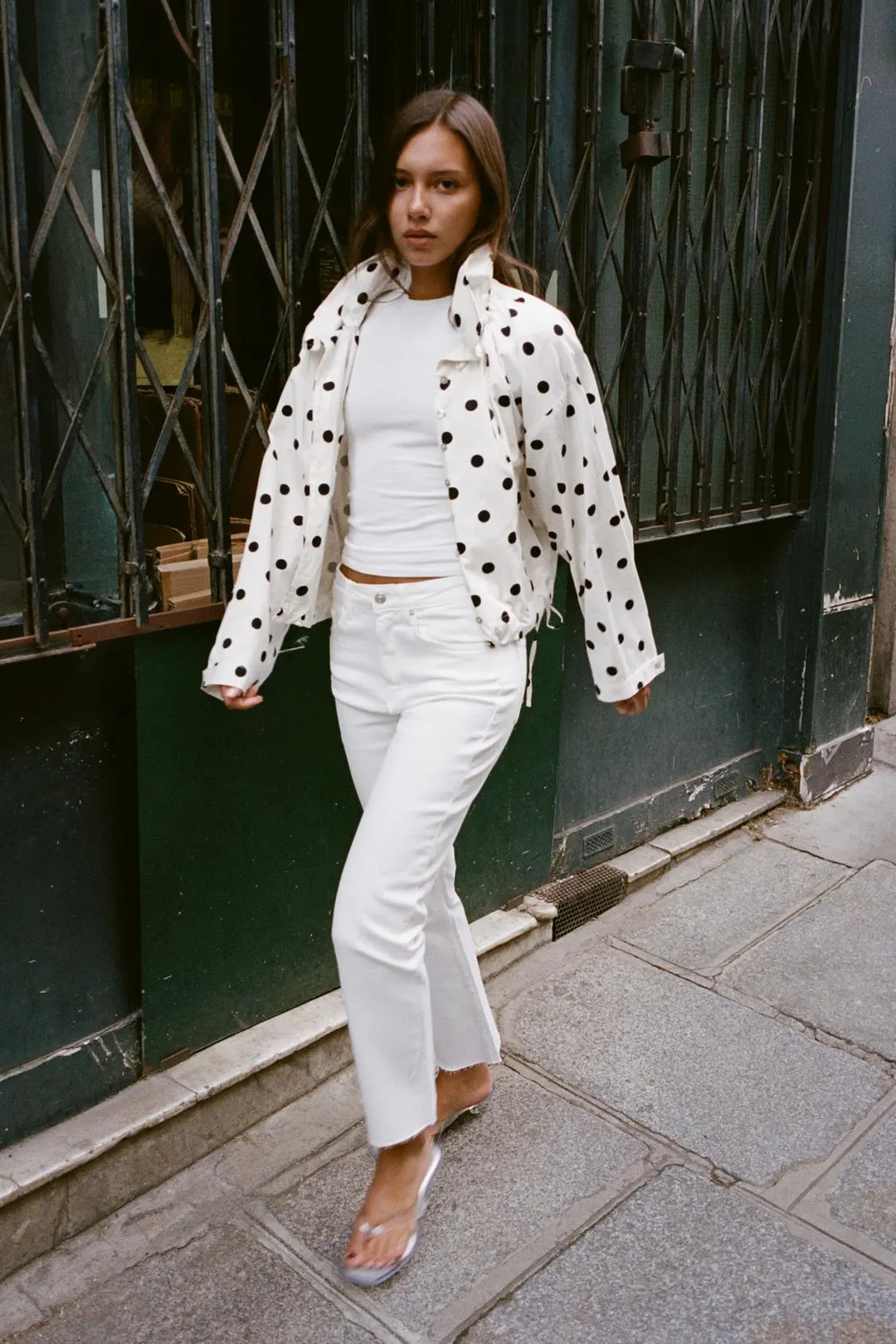 Укороченные расклешенные джинсы с высокой посадкой TRF, Zara