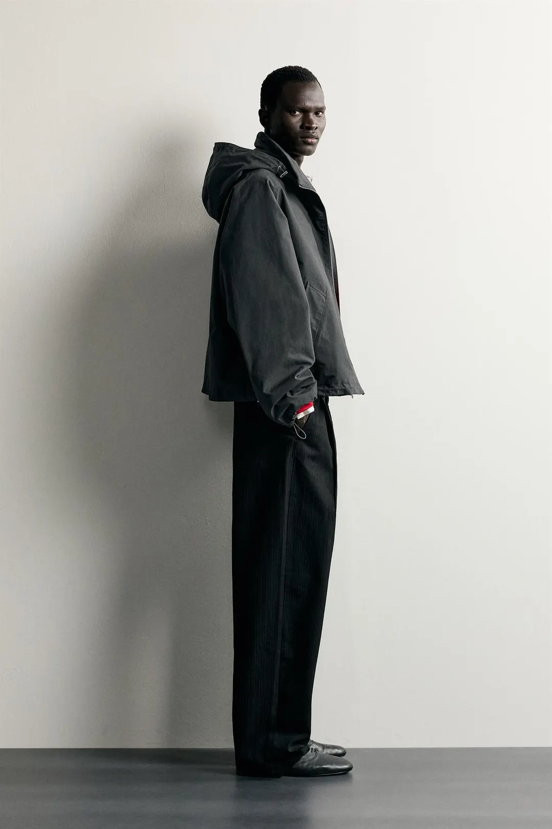 Чиносы свободного кроя со складками, Zara