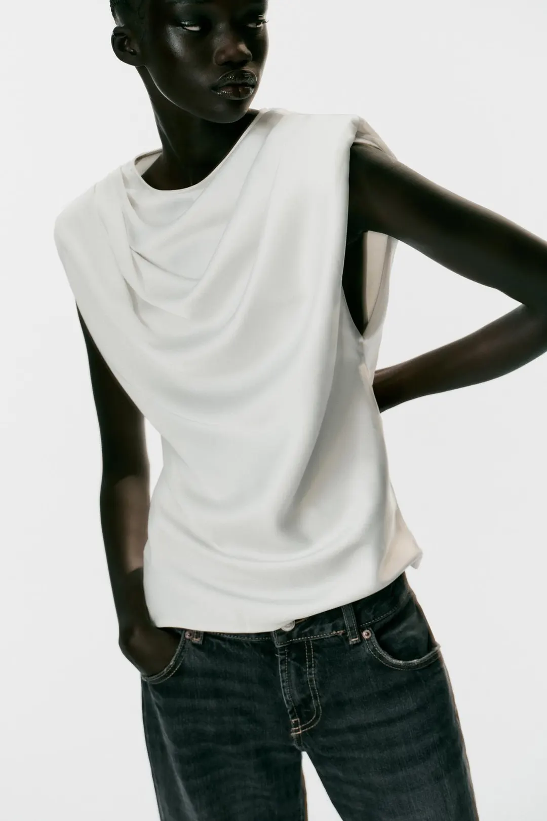 Атласный топ с подплечниками и складками, Zara