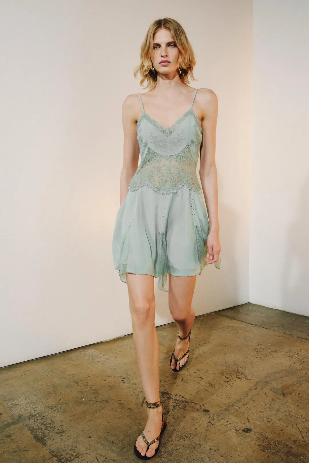 Короткое кружевное платье ZW Collection, Zara