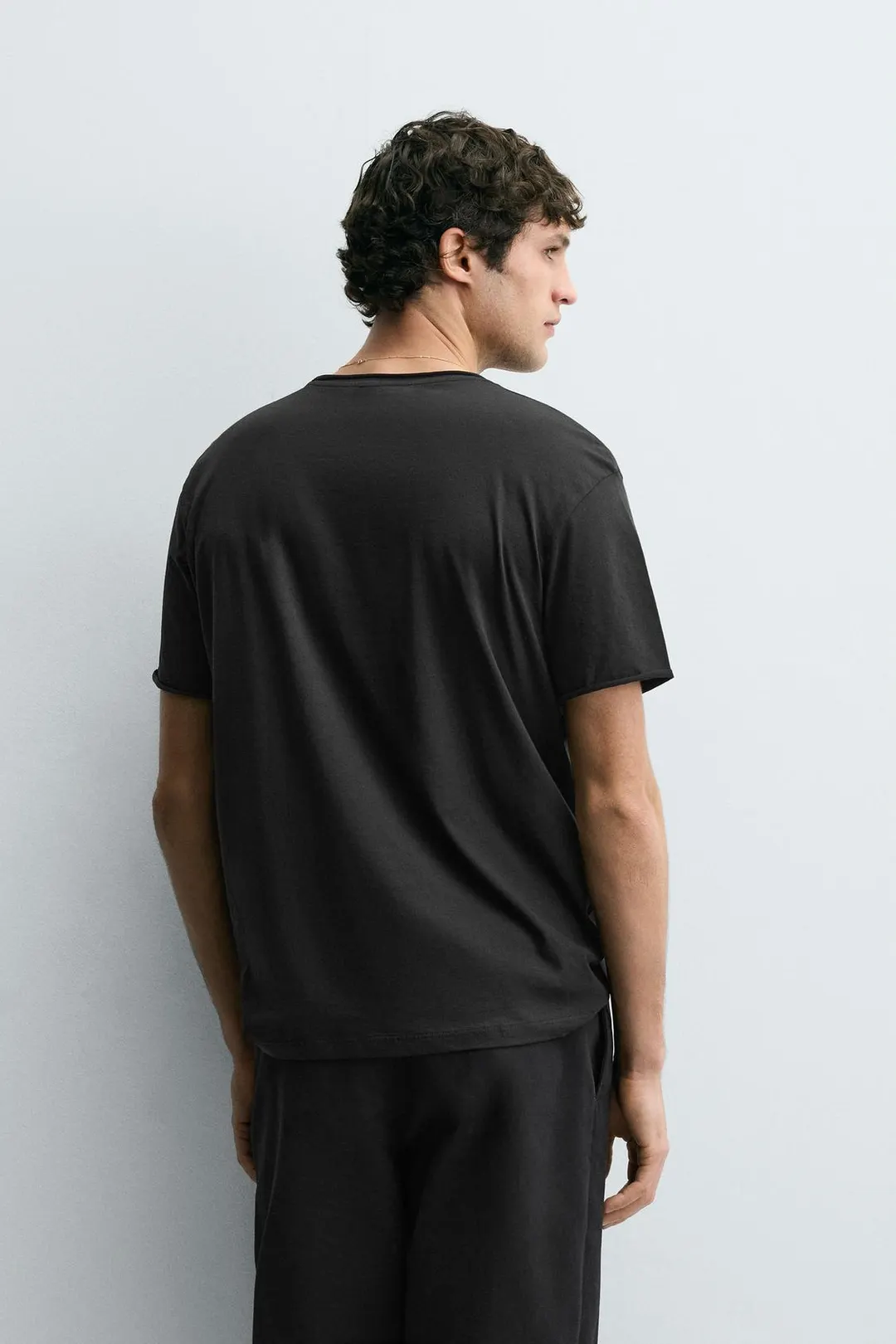Базовая футболка с необработанными краями, Zara