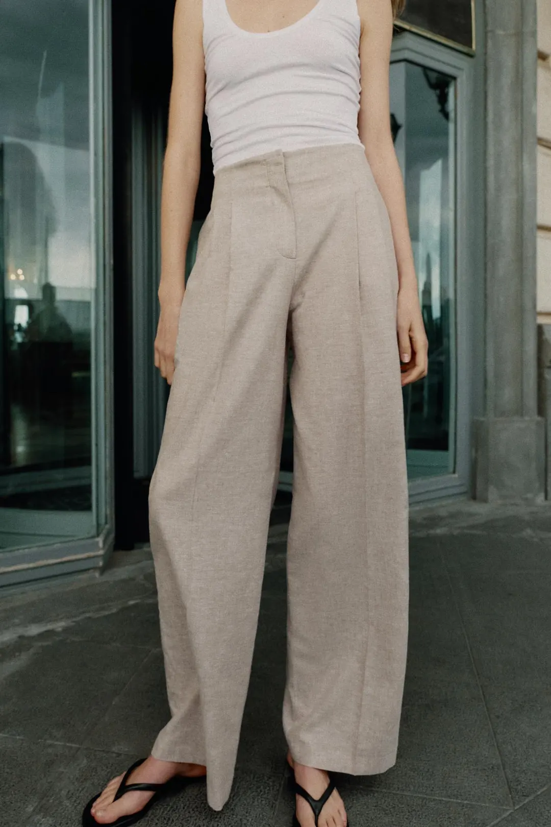 Прямые брюки из смесового льна с вытачками, Zara