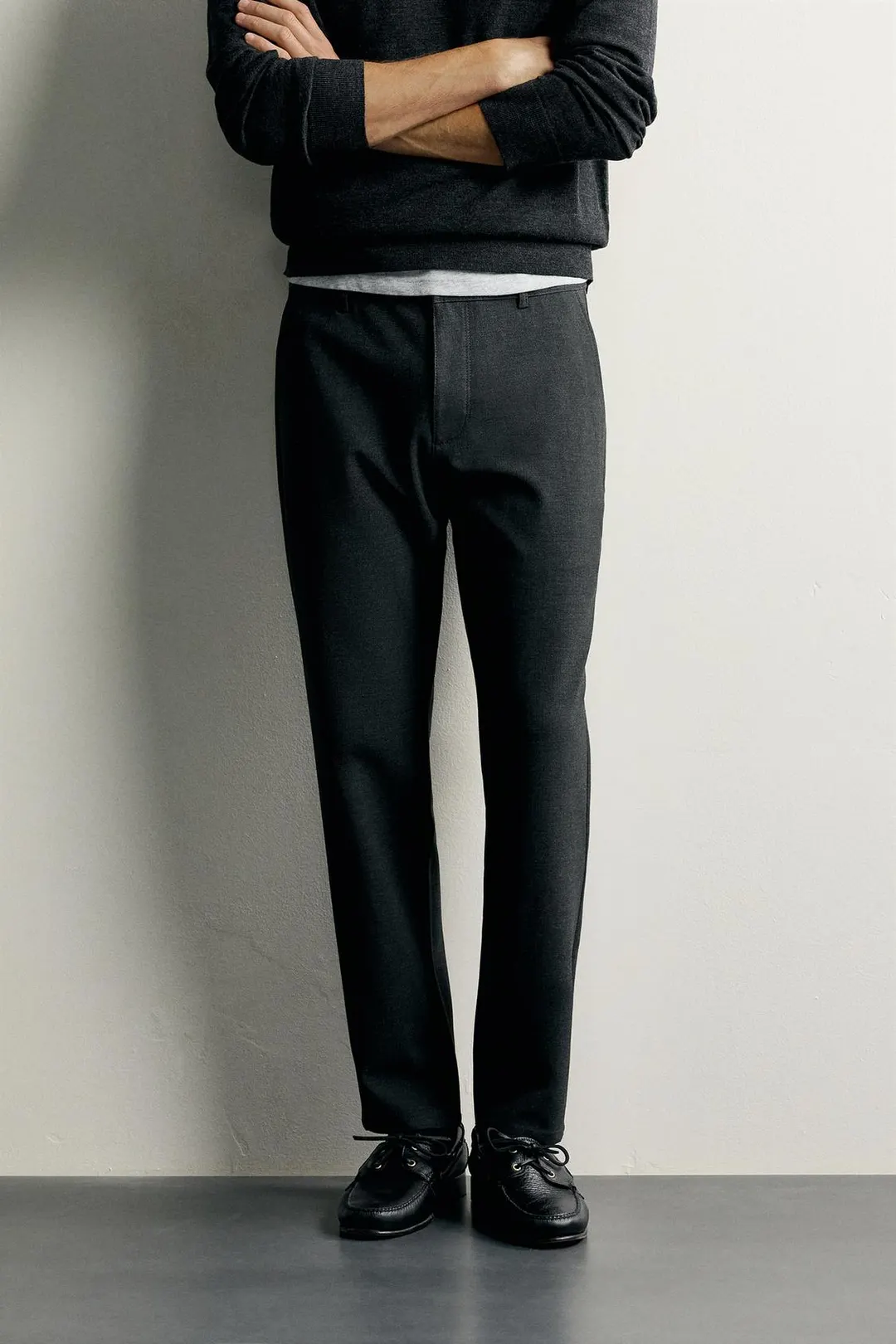 Фактурные чиносы комфортного кроя, Zara