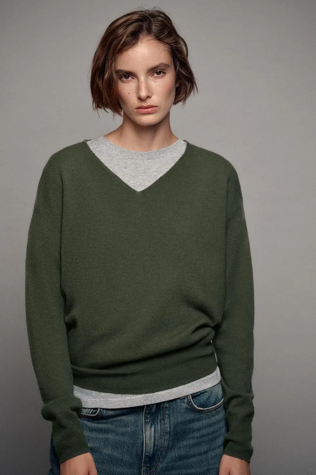 Свитер с V-образным вырезом из 100% особо мягкой шерсти, Zara