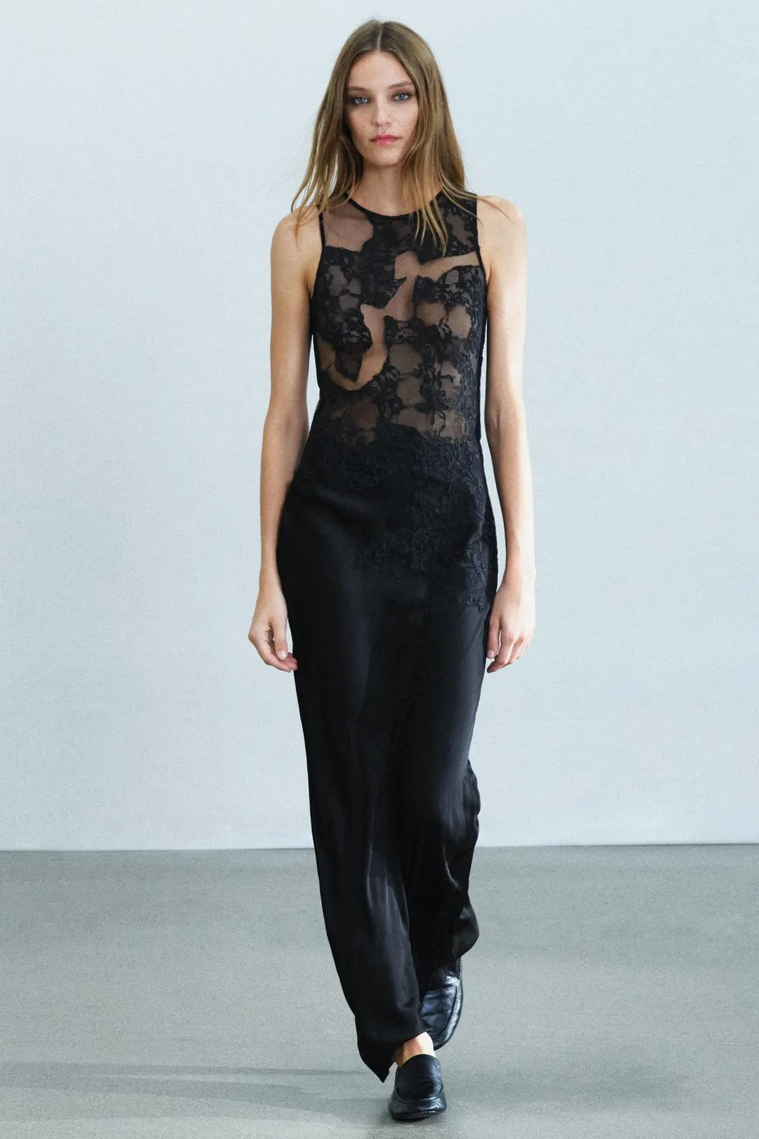 Платье длинное с контрастным кружевом ZW Collection, Zara