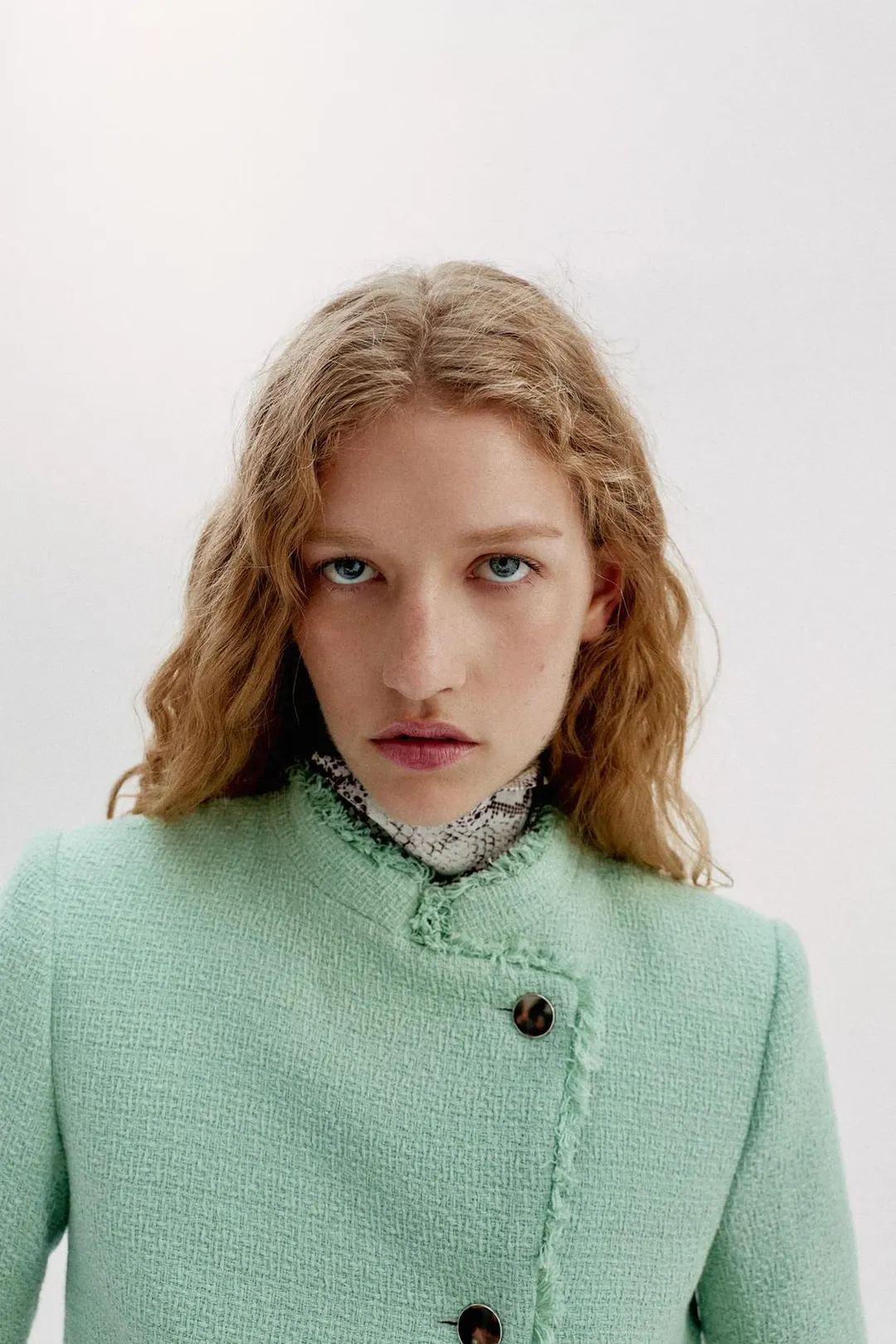 Фактурный блейзер с необработанными краями, Zara