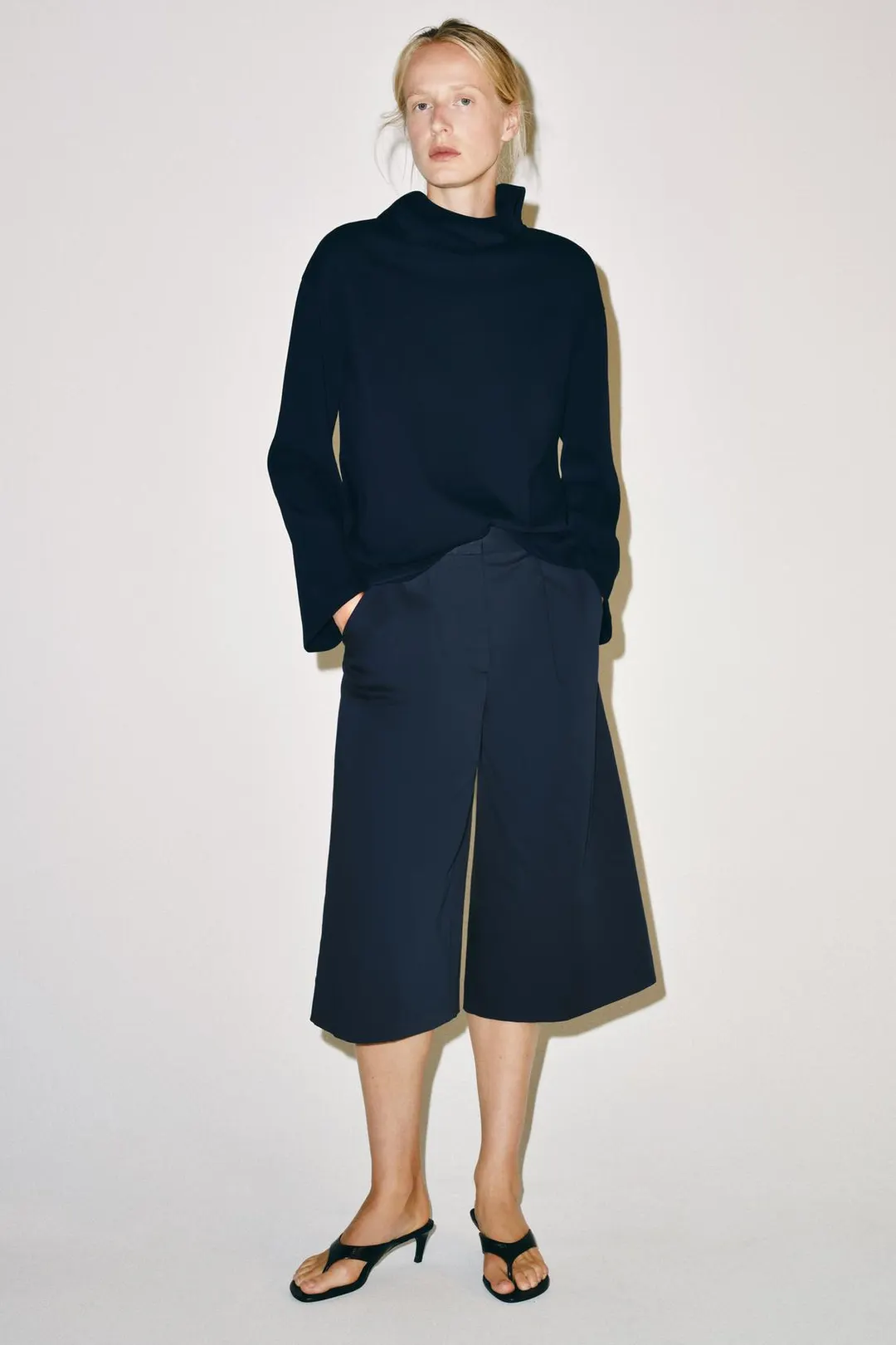 Бермуды ZW Collection с защипами, Zara