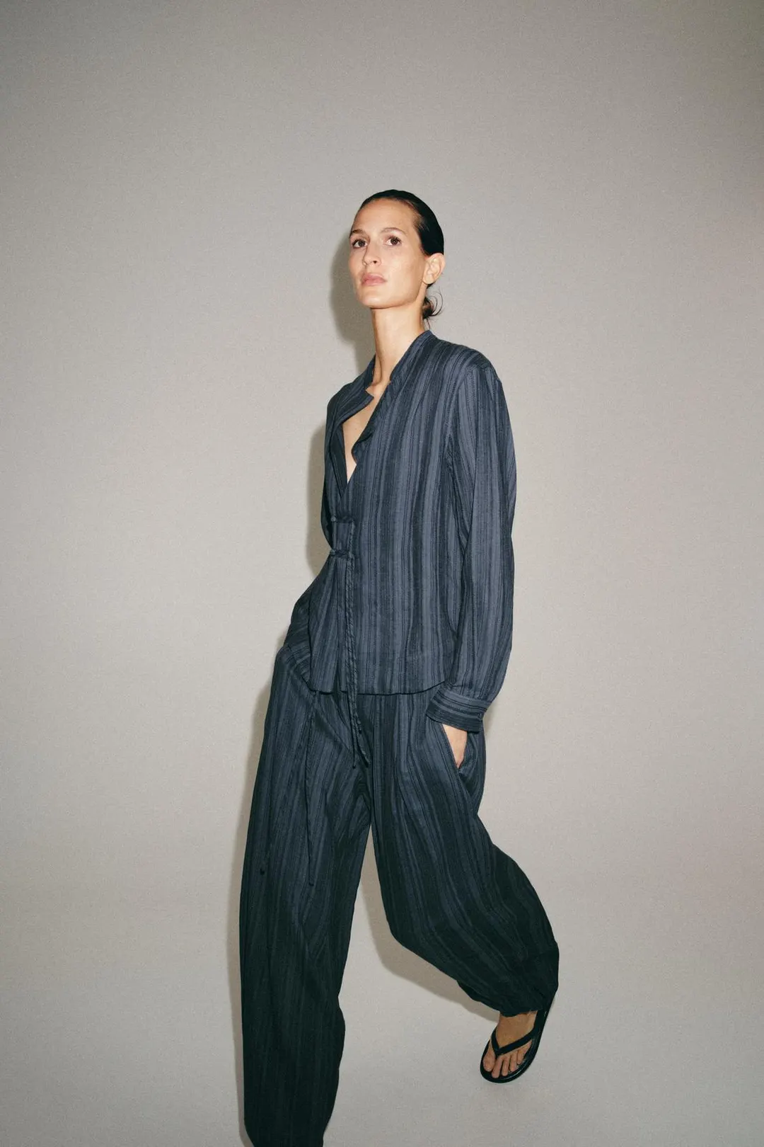 Рубашка в полоску с застежкой на навесные петли ZW Collection, Zara