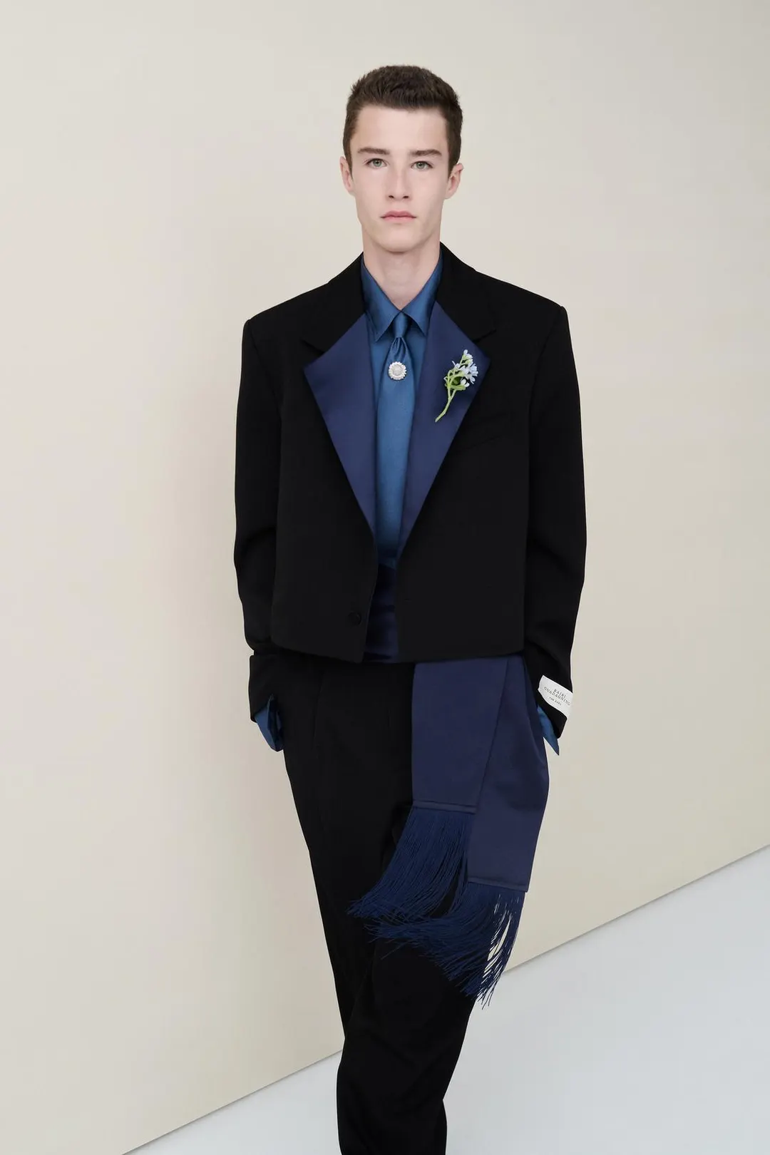 Укороченный пиджак смокингового кроя из 100% шерсти, Zara