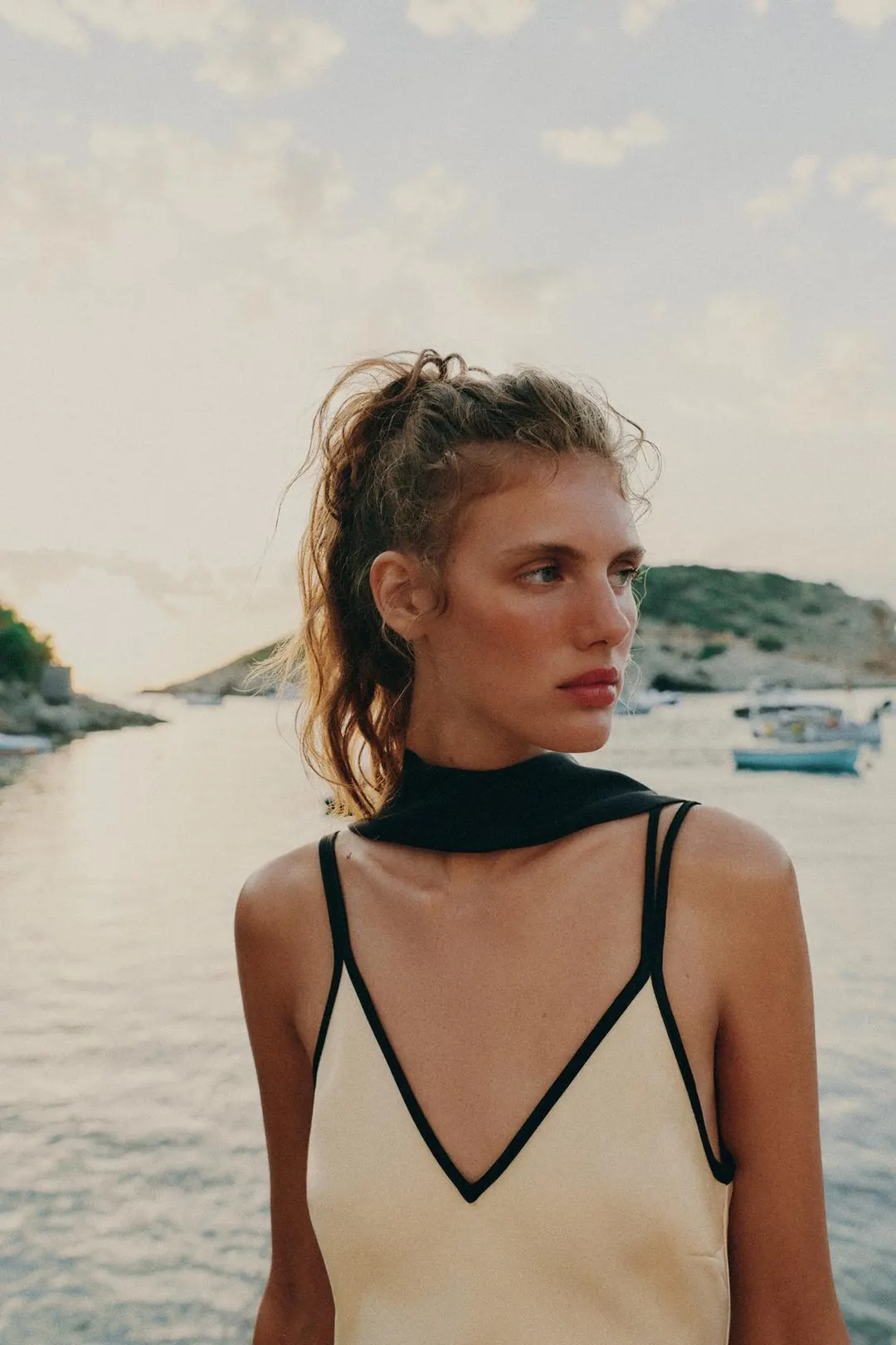 Атласное платье миди с контрастной отделкой, Zara