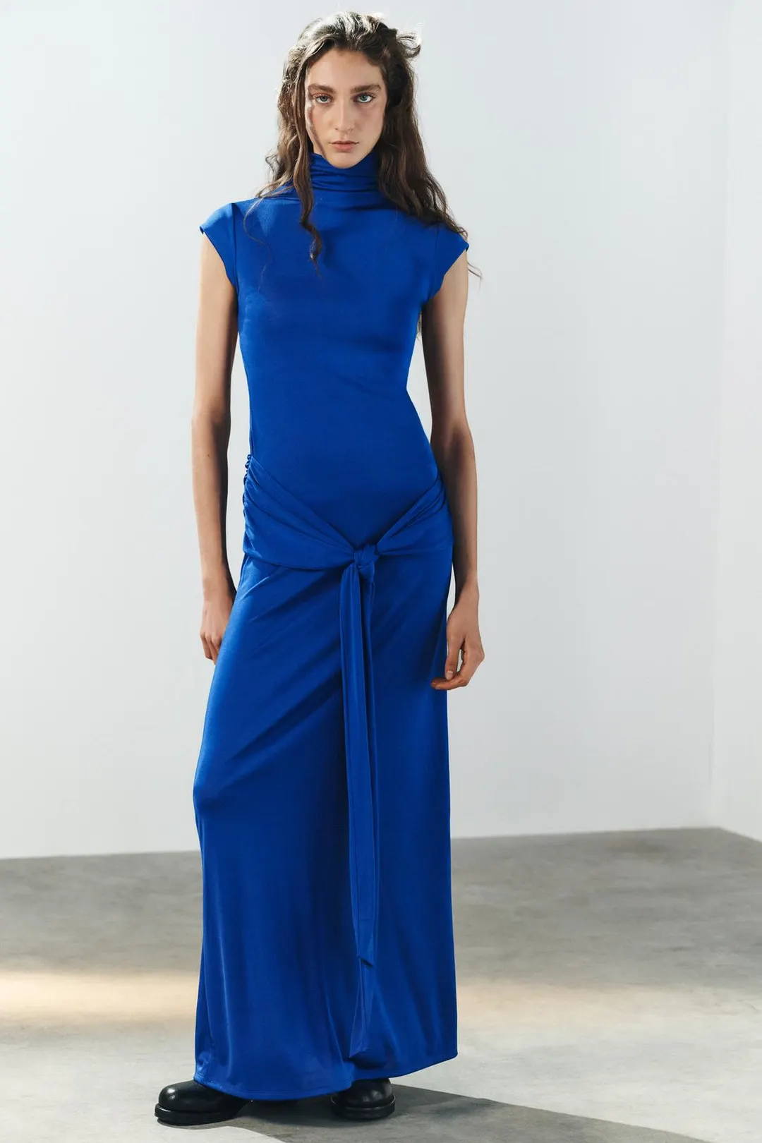 Платье длинное с завязкой и разрезом, Zara