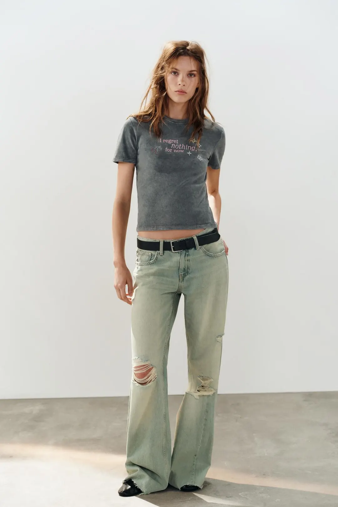 Футболка с надписью, стразами и эффектом выцветания, Zara