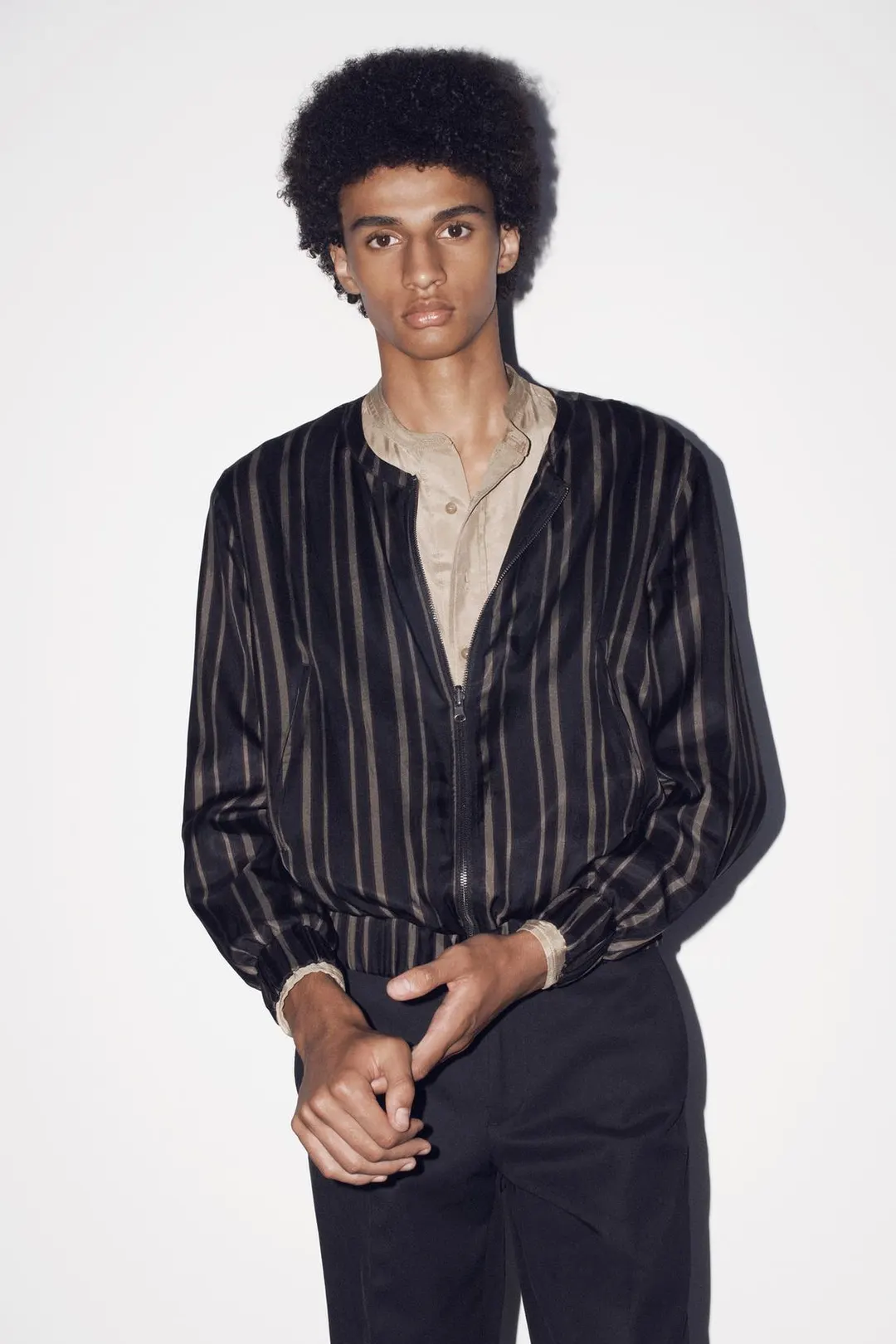 Зауженные брюки на пуговицах, Zara