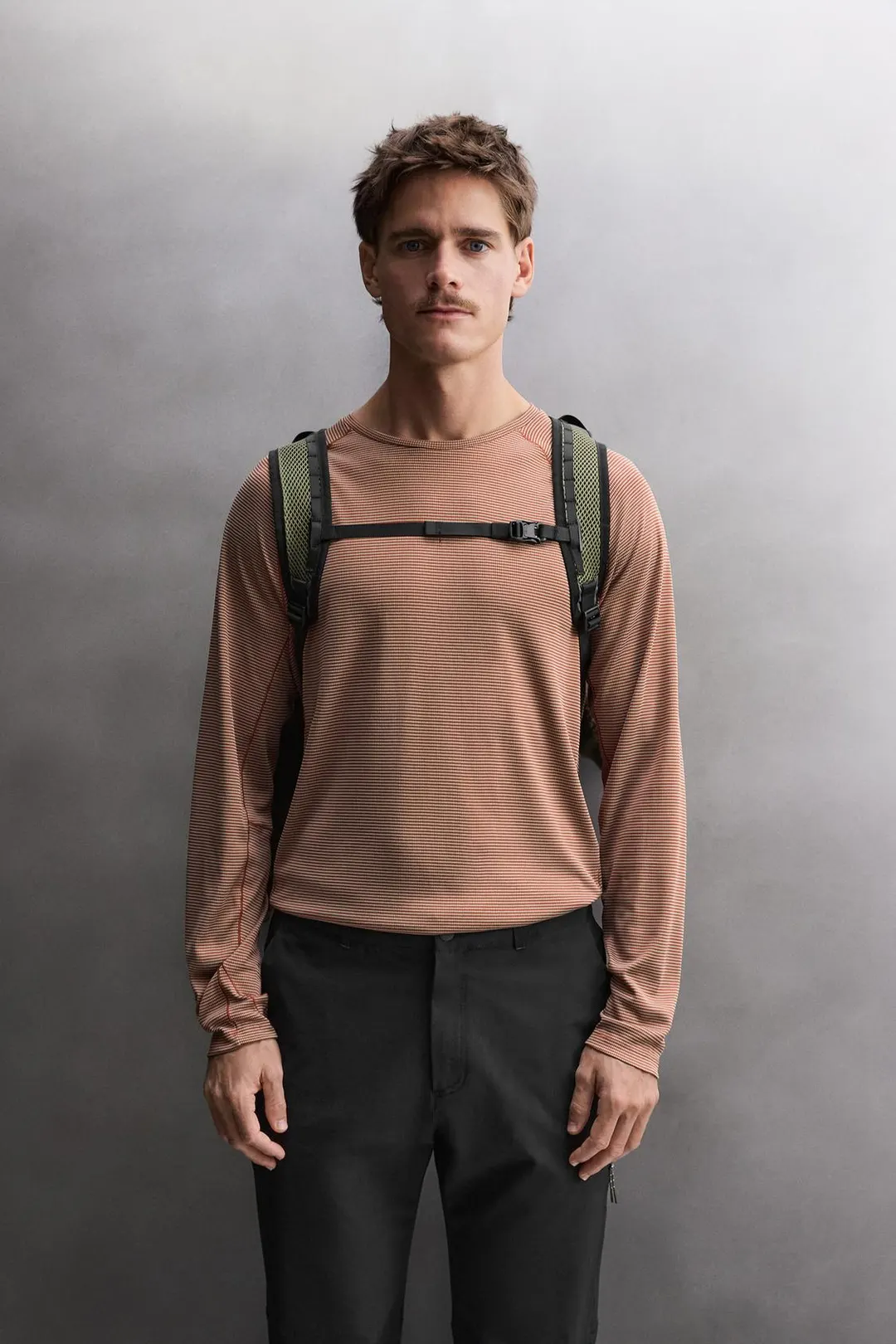 Футболка из структурной технологичной ткани, Zara