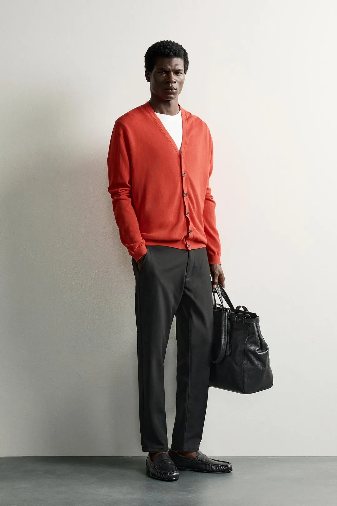 Фактурные чиносы комфортного кроя, Zara