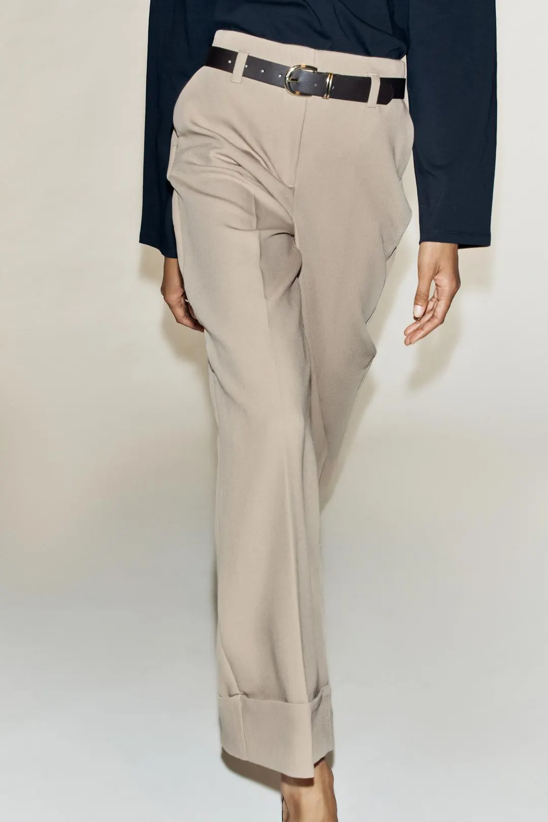 Брюки с поясом и отворотами, Zara