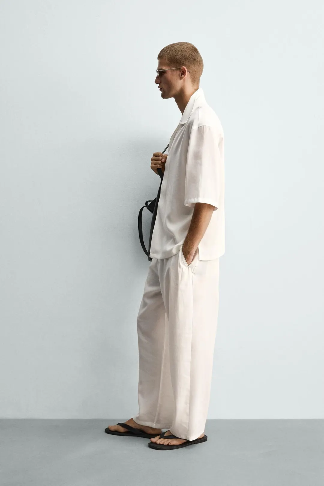 Брюки струящегося кроя с боковыми складками, Zara