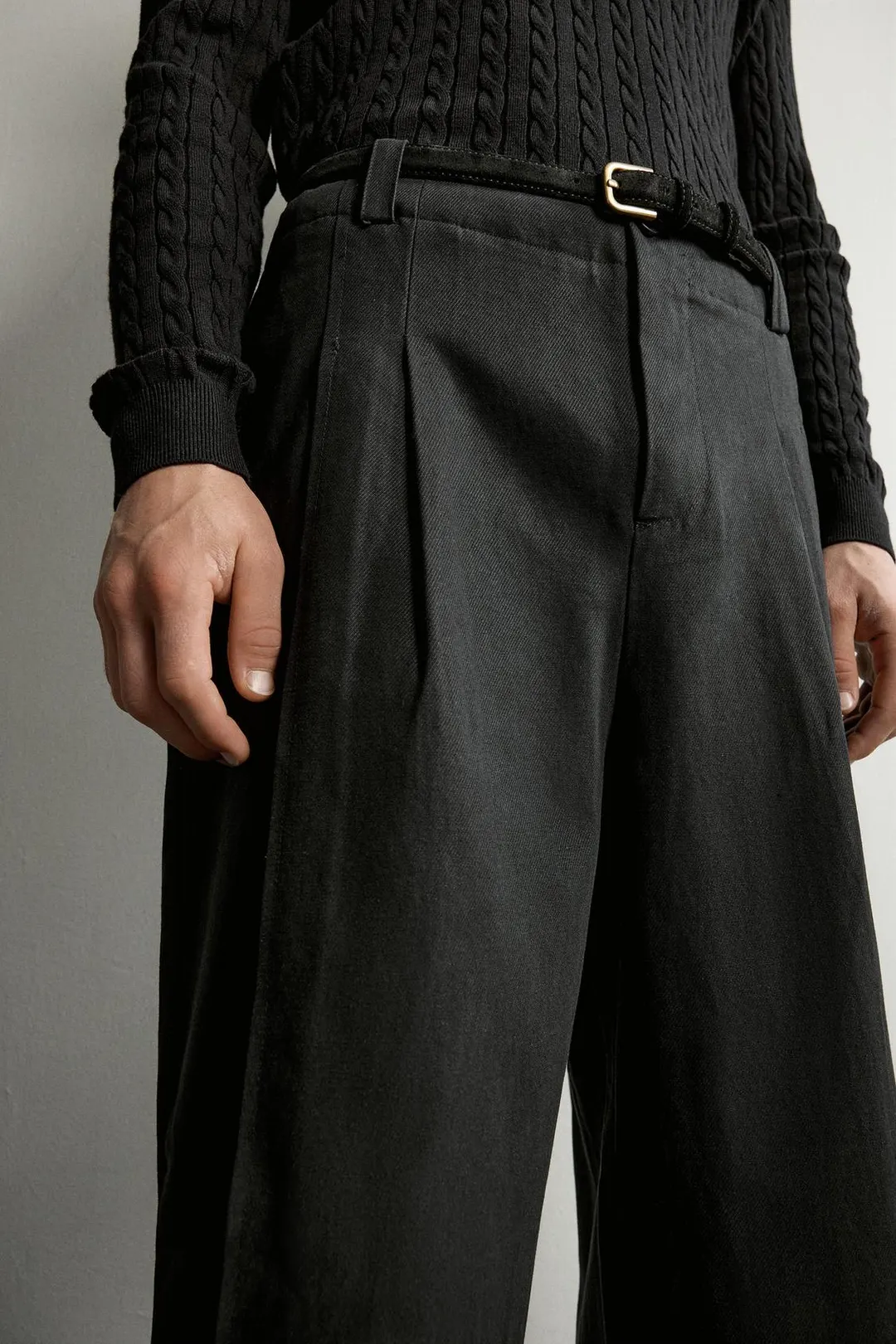 Брюки со складками из смеси лиоцелла и хлопка, Zara