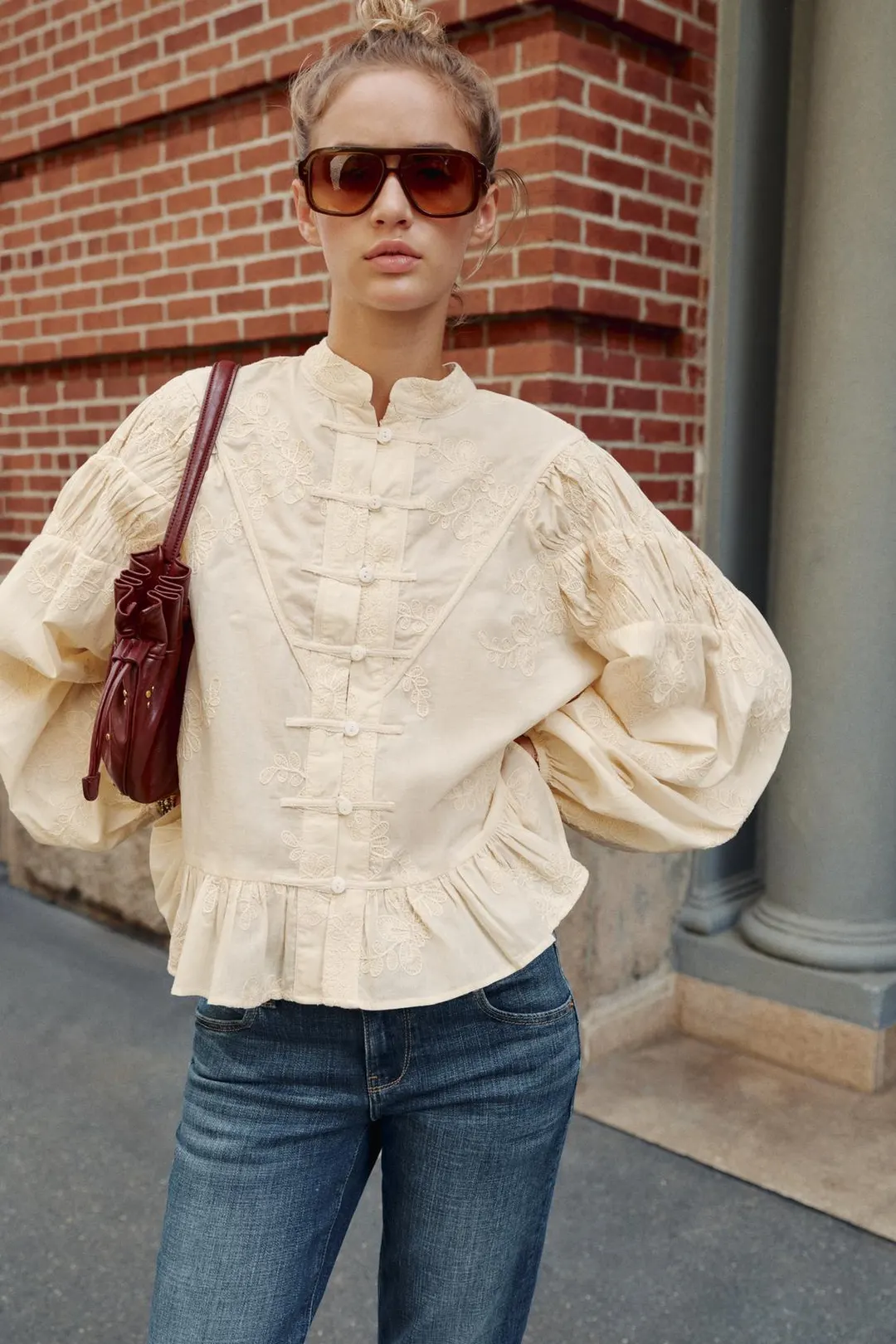 Замшевая блузка с вышивкой и застежкой на клеванты, Zara