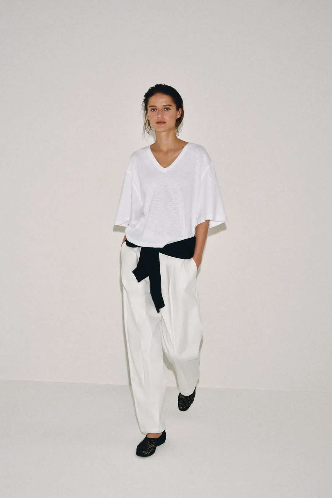 Футболка с V-образным вырезом, Zara