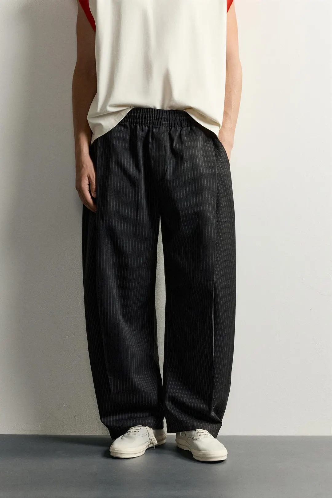 Брюки кроя баллон с боковыми складками, Zara