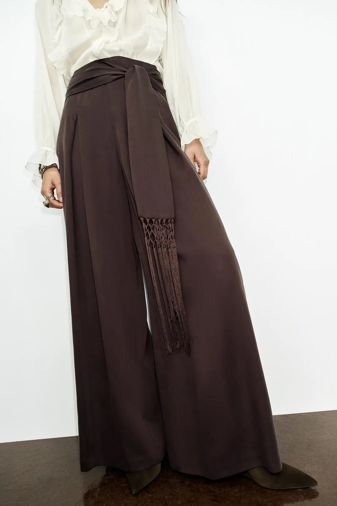 Брюки с поясом с бахромой, Zara