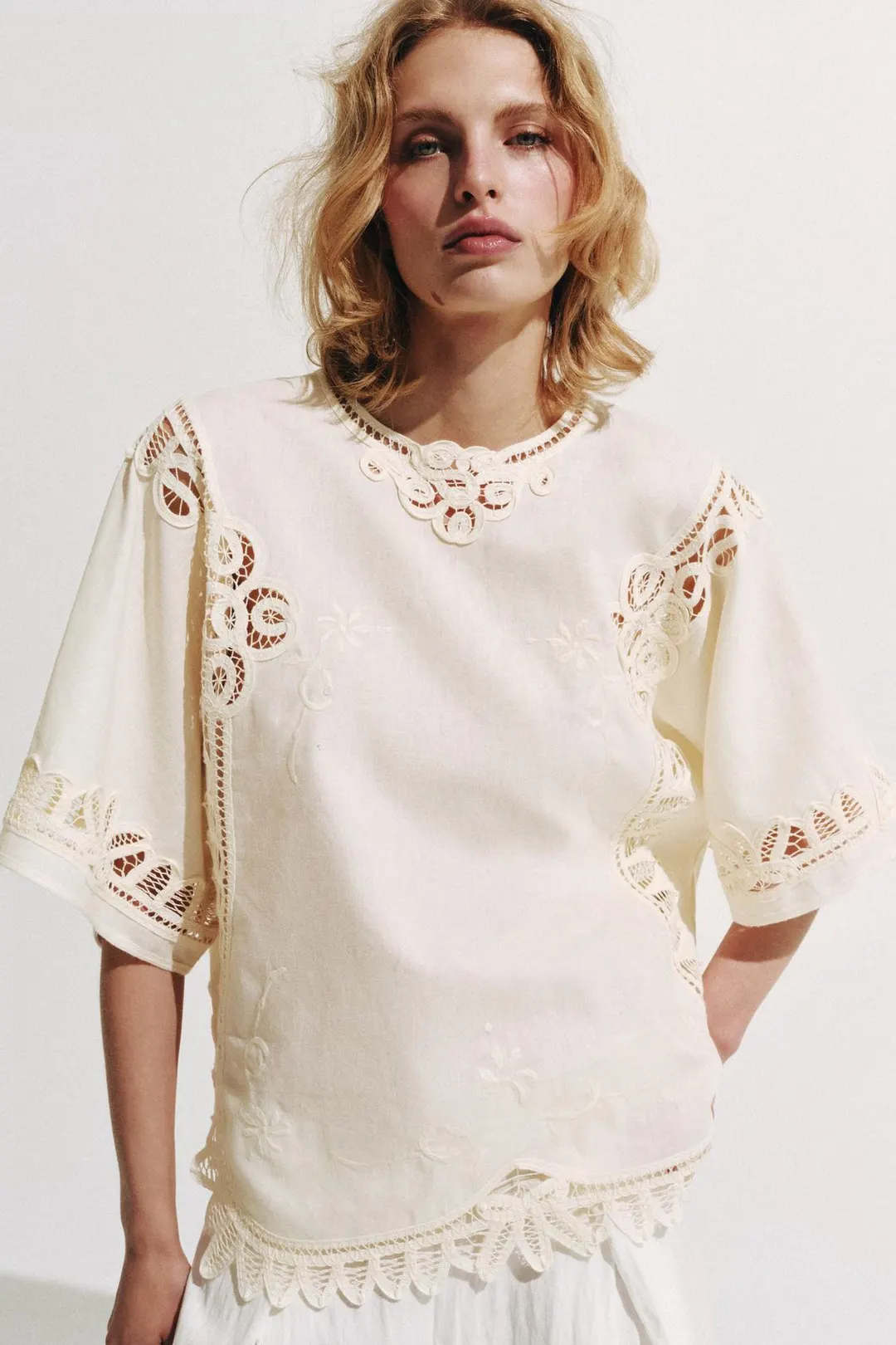 Блузка из смесового льна с вышивкой ZW Collection, Zara