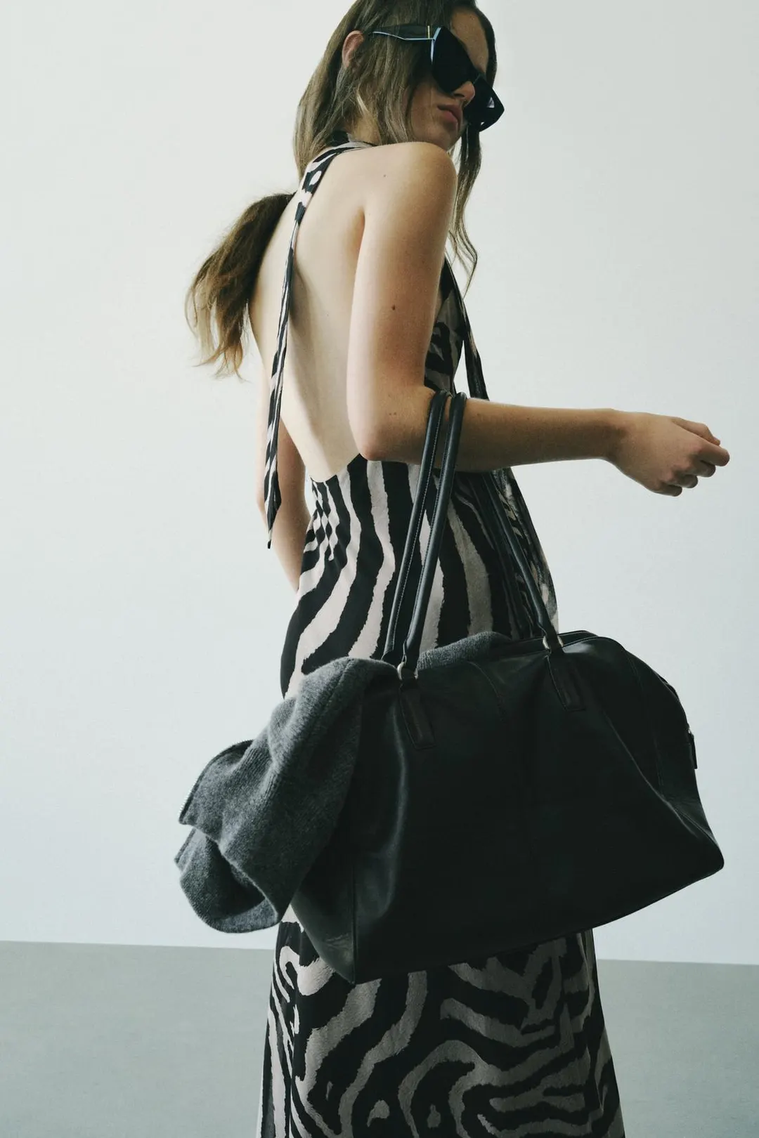 Длинное платье халтер с анималистичным принтом, Zara