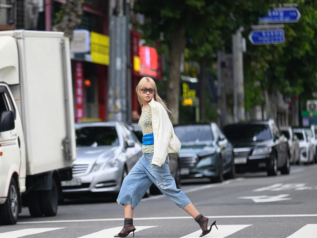 Джинсовые шорты мешковатого кроя со средней посадкой и разрывами, Zara