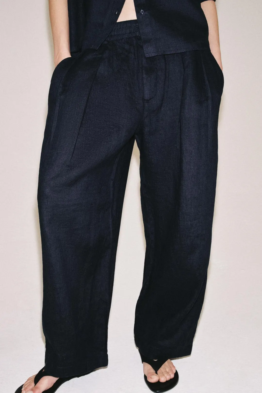 Брюки ZW Collection со складками из 100% льна, Zara
