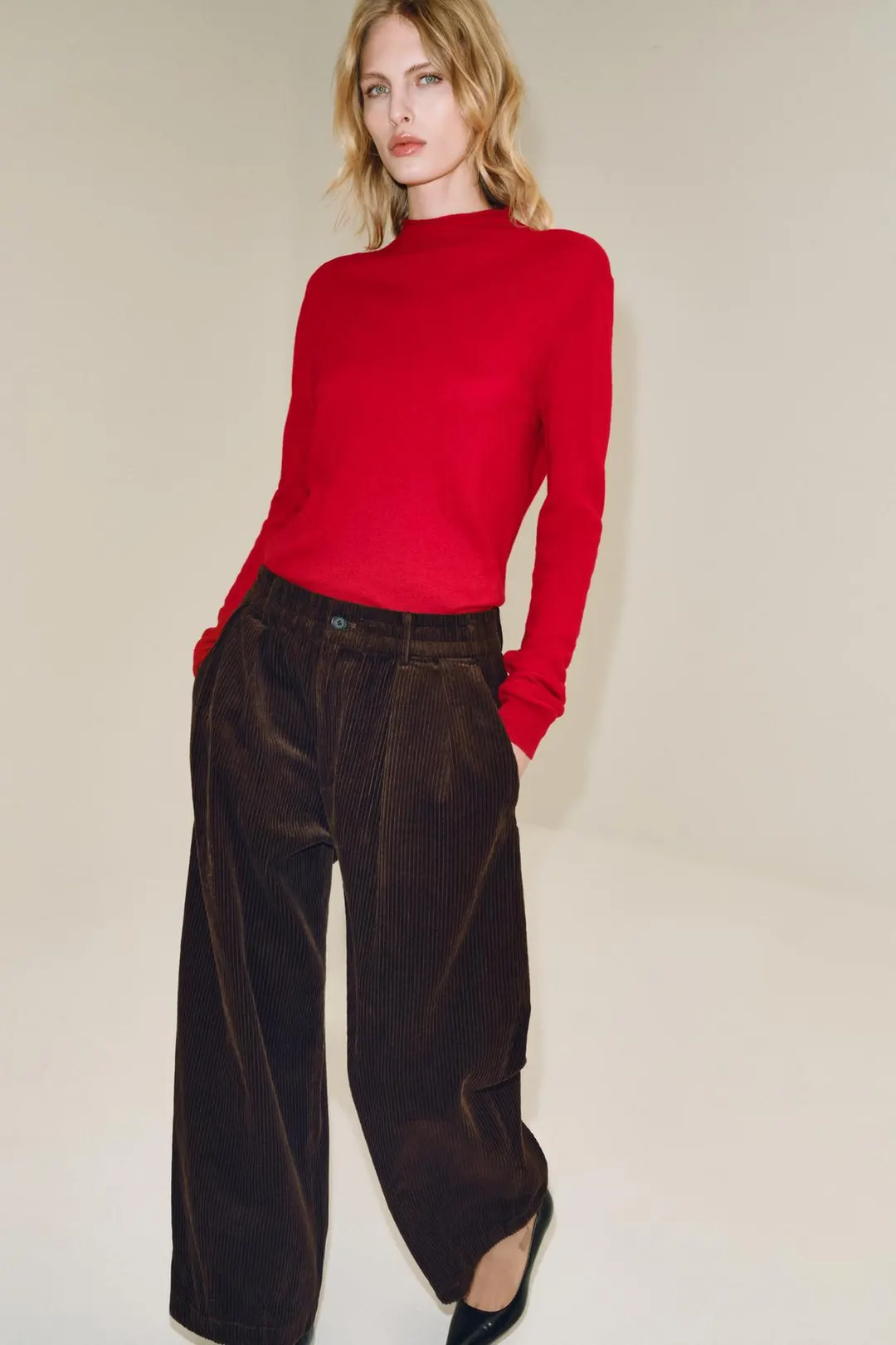 Брюки из эластичного вельвета ZW Collection, Zara
