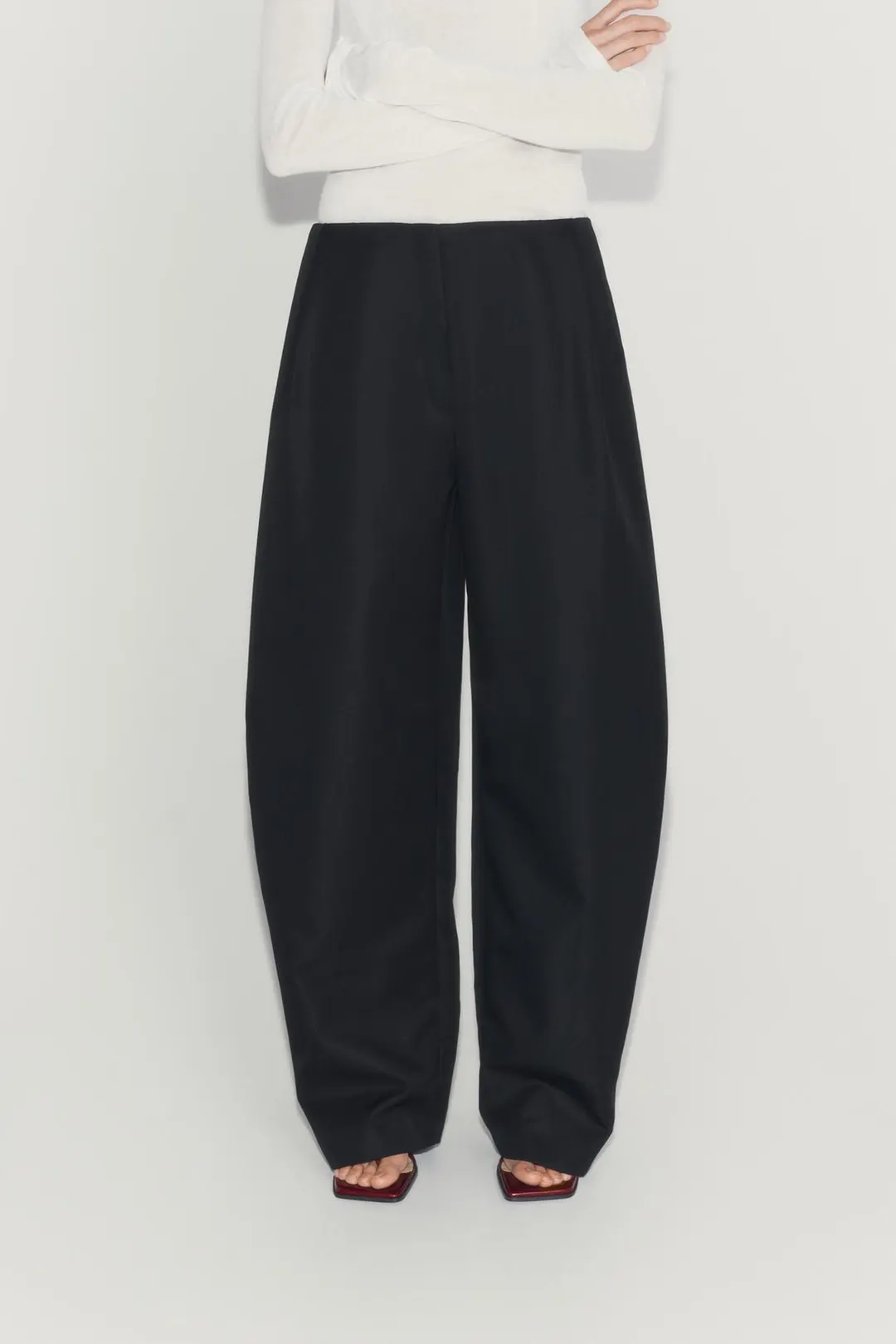Брюки широкого кроя с вытачками ZW Collection, Zara