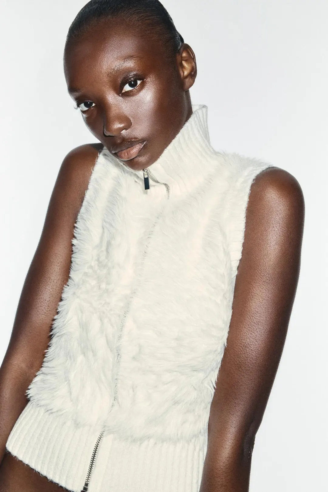 Жилет из контрастного искусственного меха, Zara