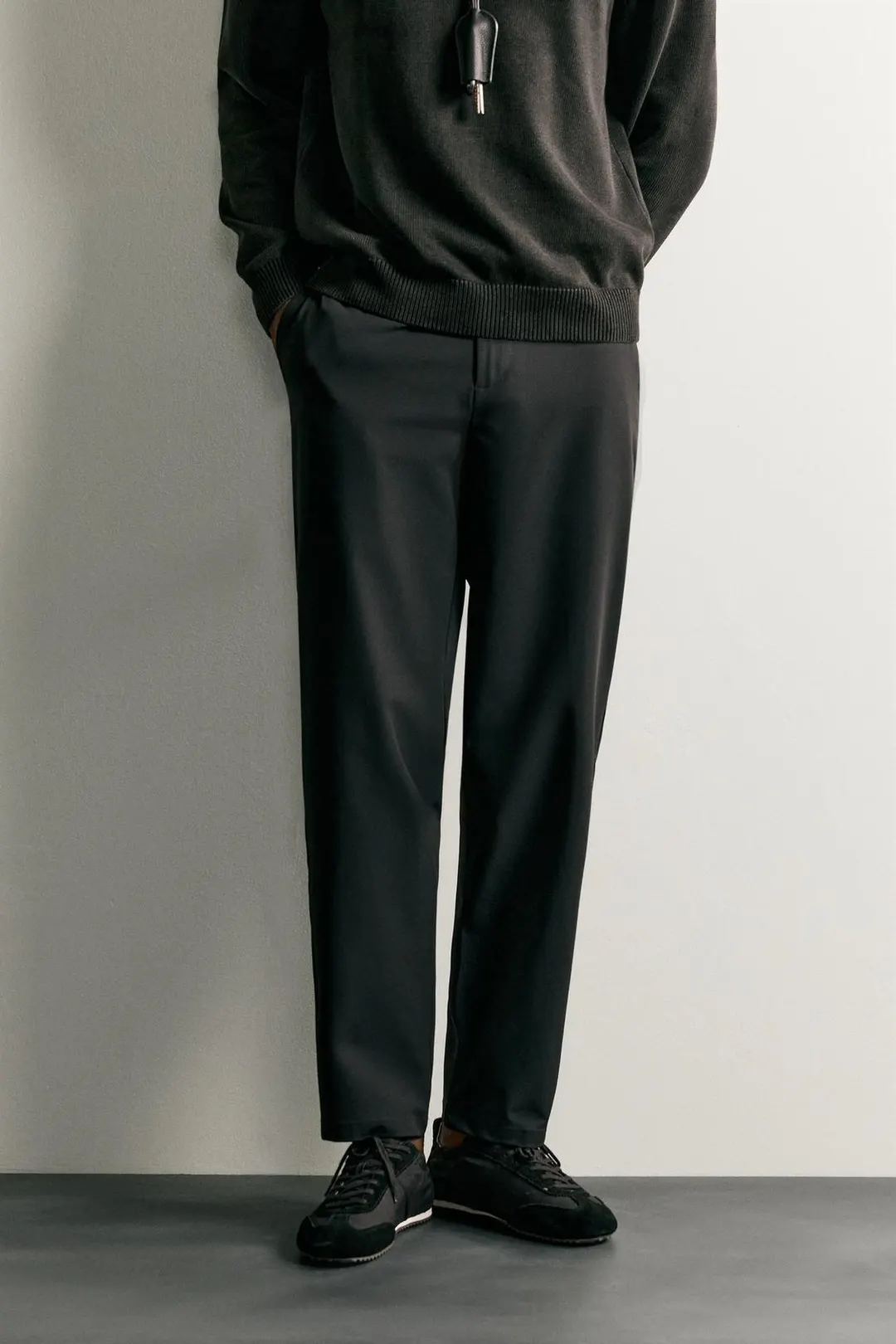 Брюки комфортного кроя из технологичной ткани, Zara