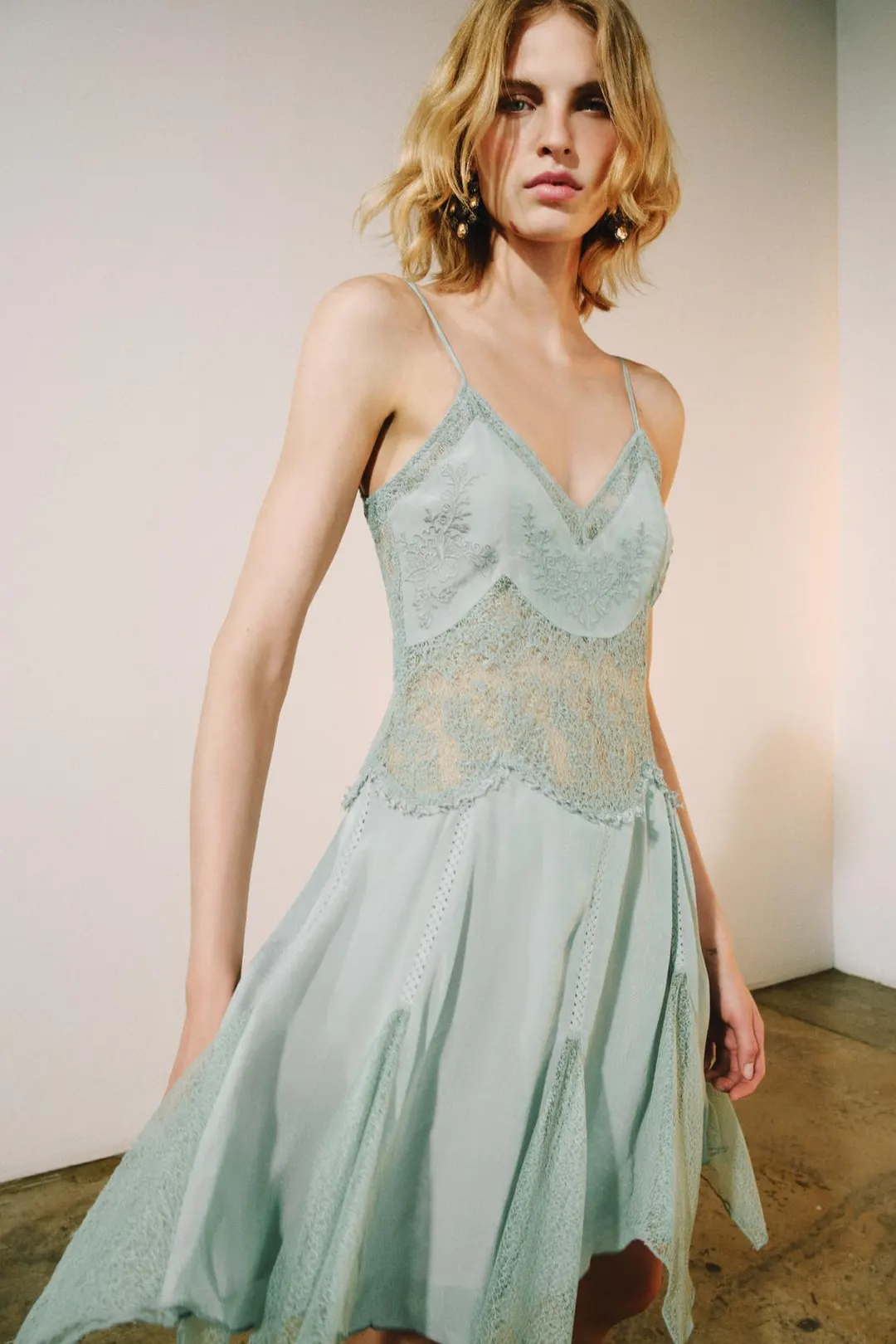 Короткое кружевное платье ZW Collection, Zara