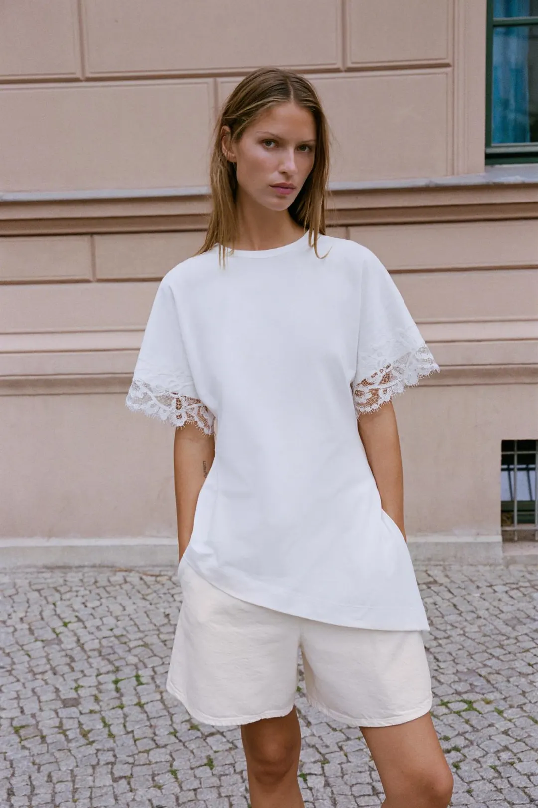 Асимметричная футболка с кружевом, Zara