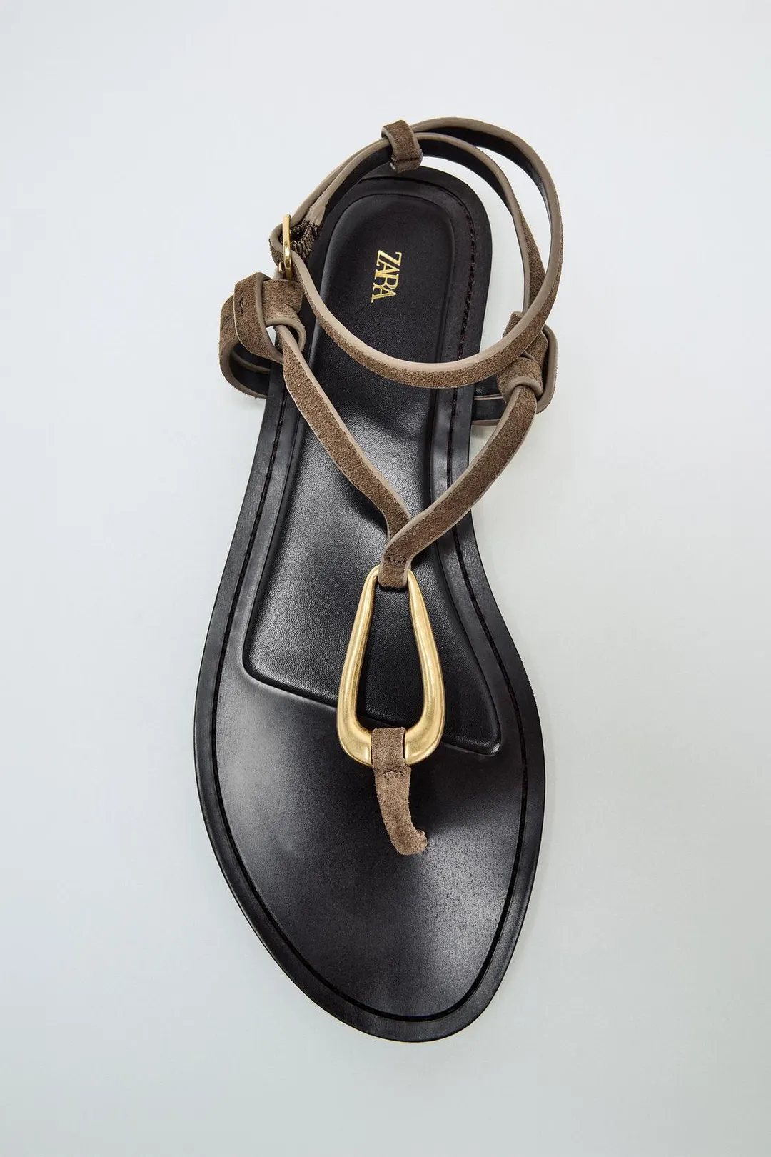 Сандалии из кожи с металлической деталью, Zara
