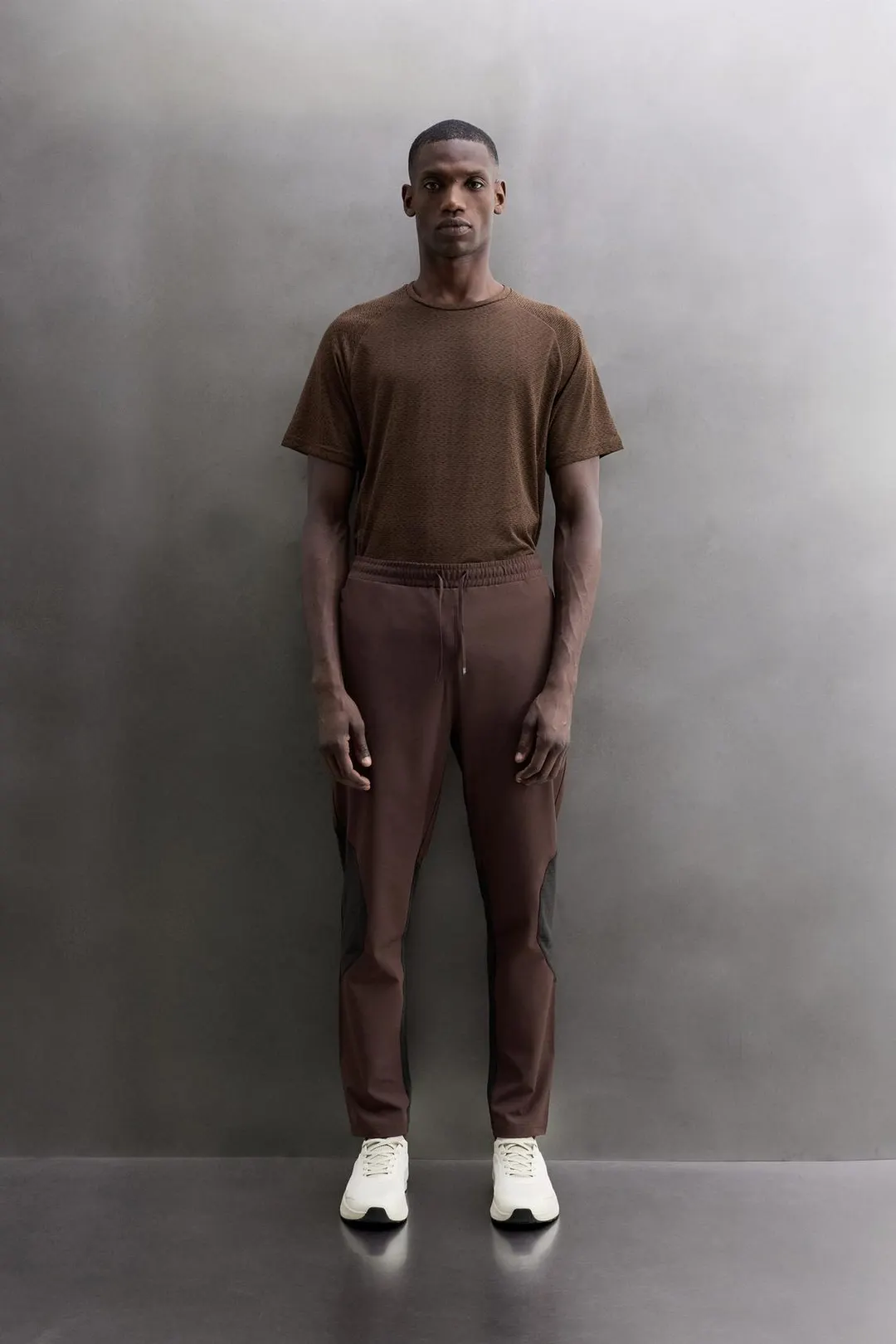 Брюки из комбинированной технологичной ткани, Zara