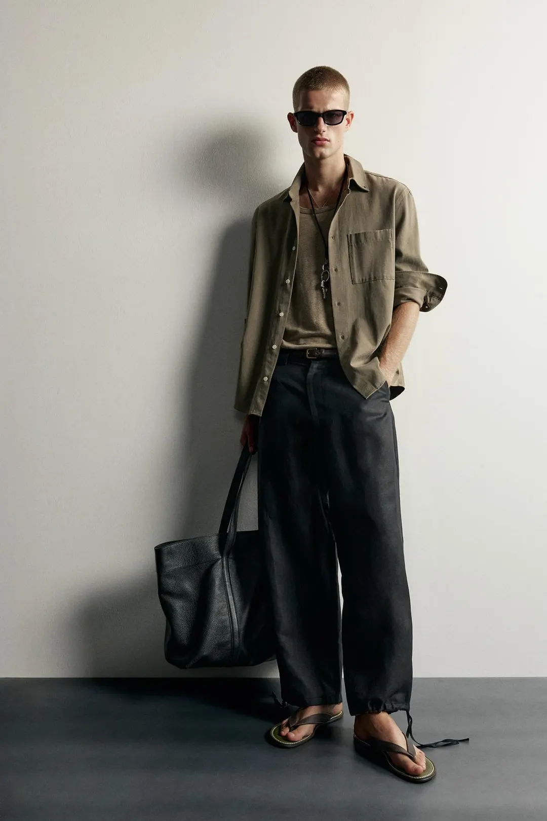 Брюки свободного кроя из смеси льна и вискозы, Zara